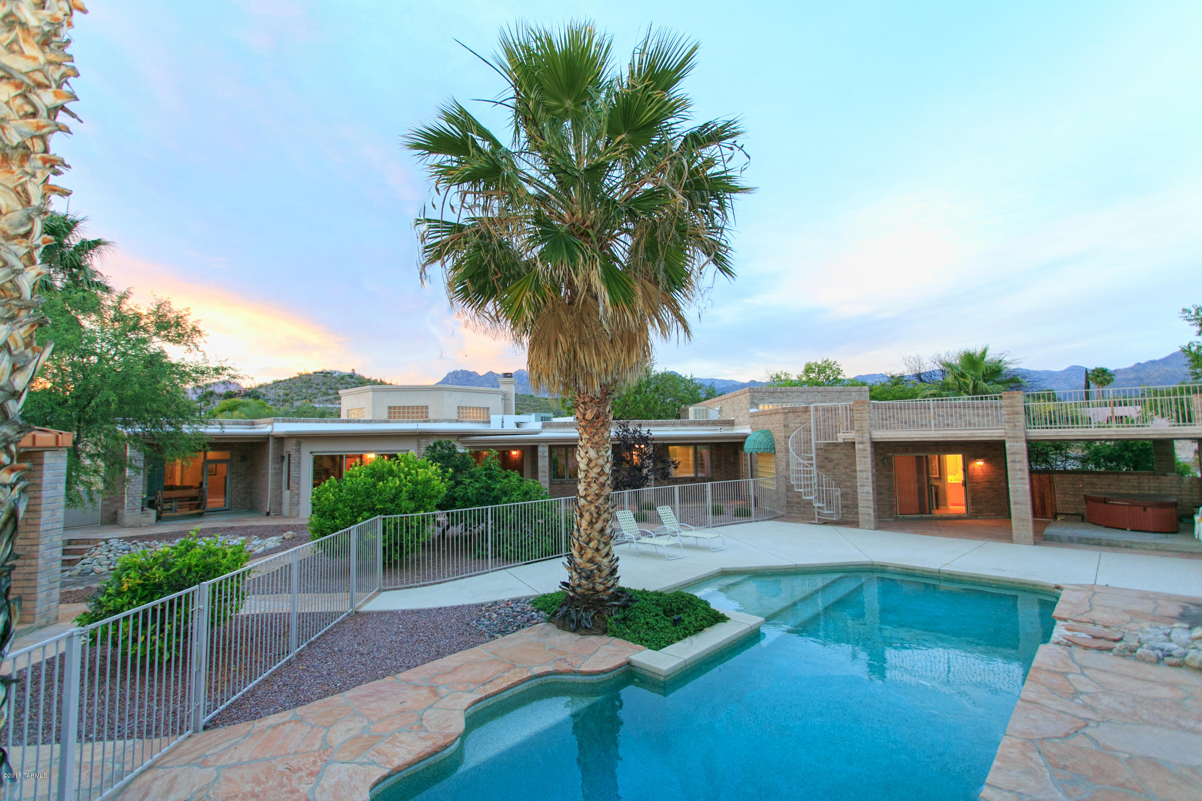 3715 N Pantano Road