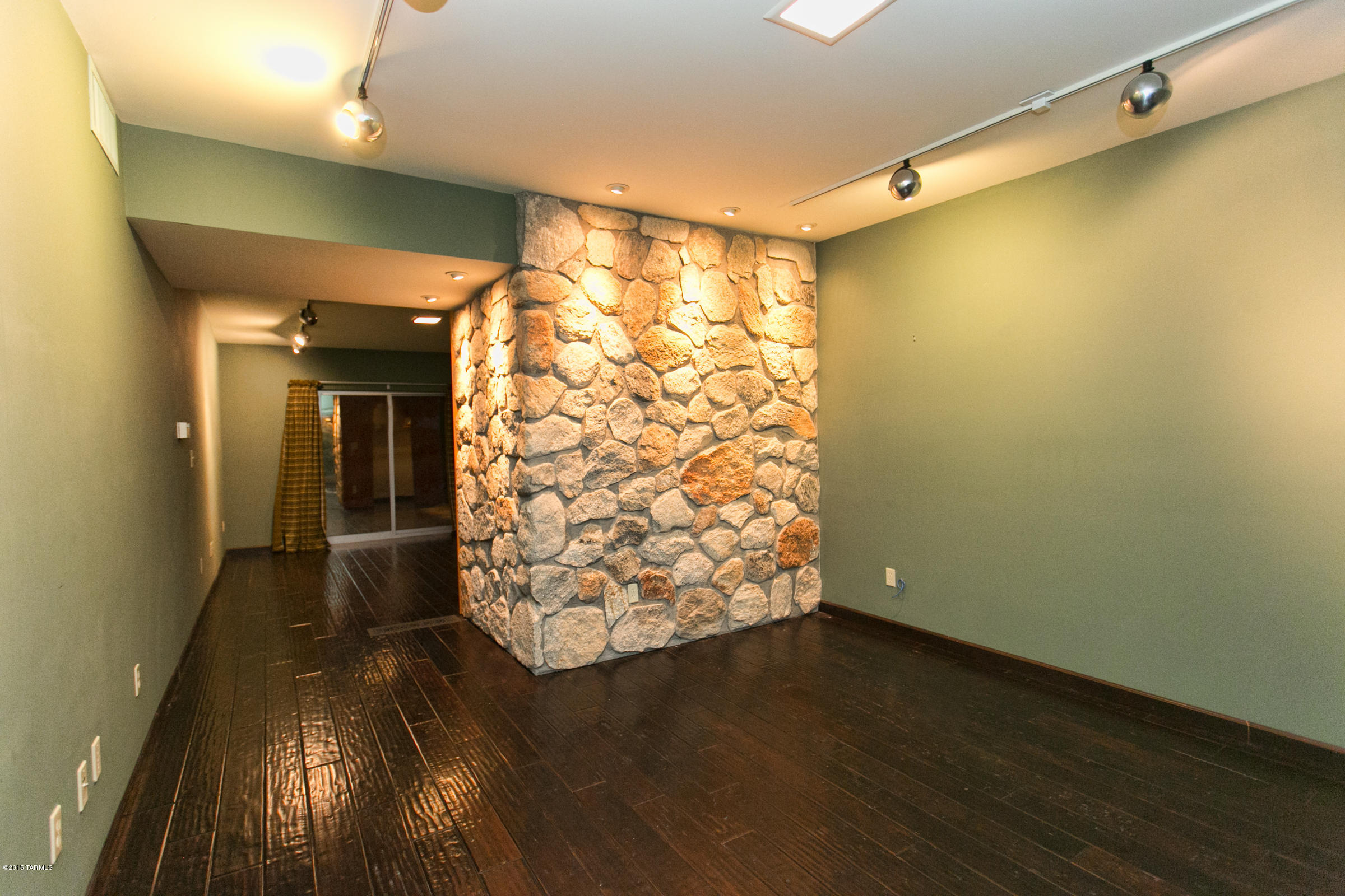 1001 E Calle Elena