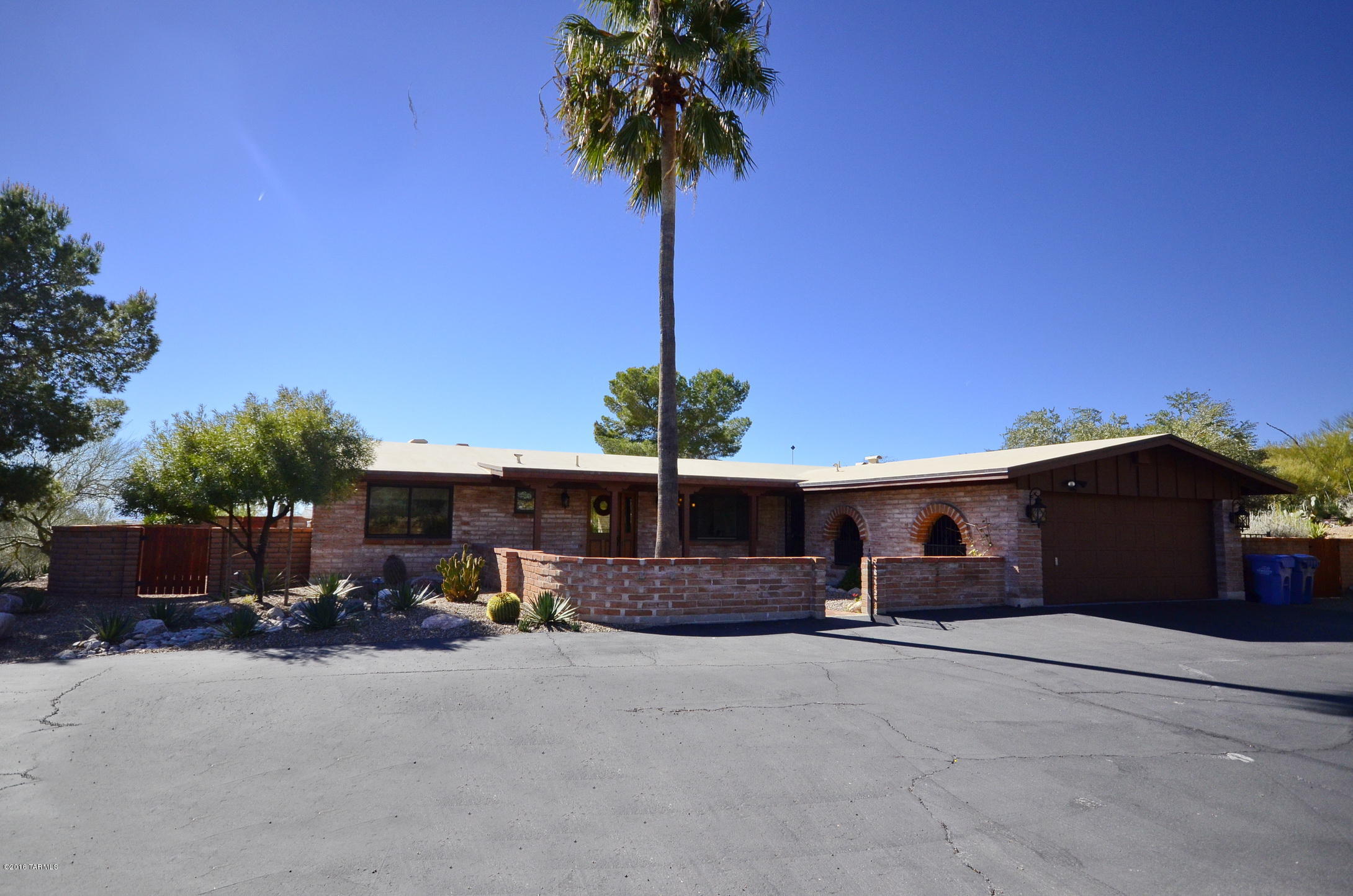 6061 N Camino Arizpe