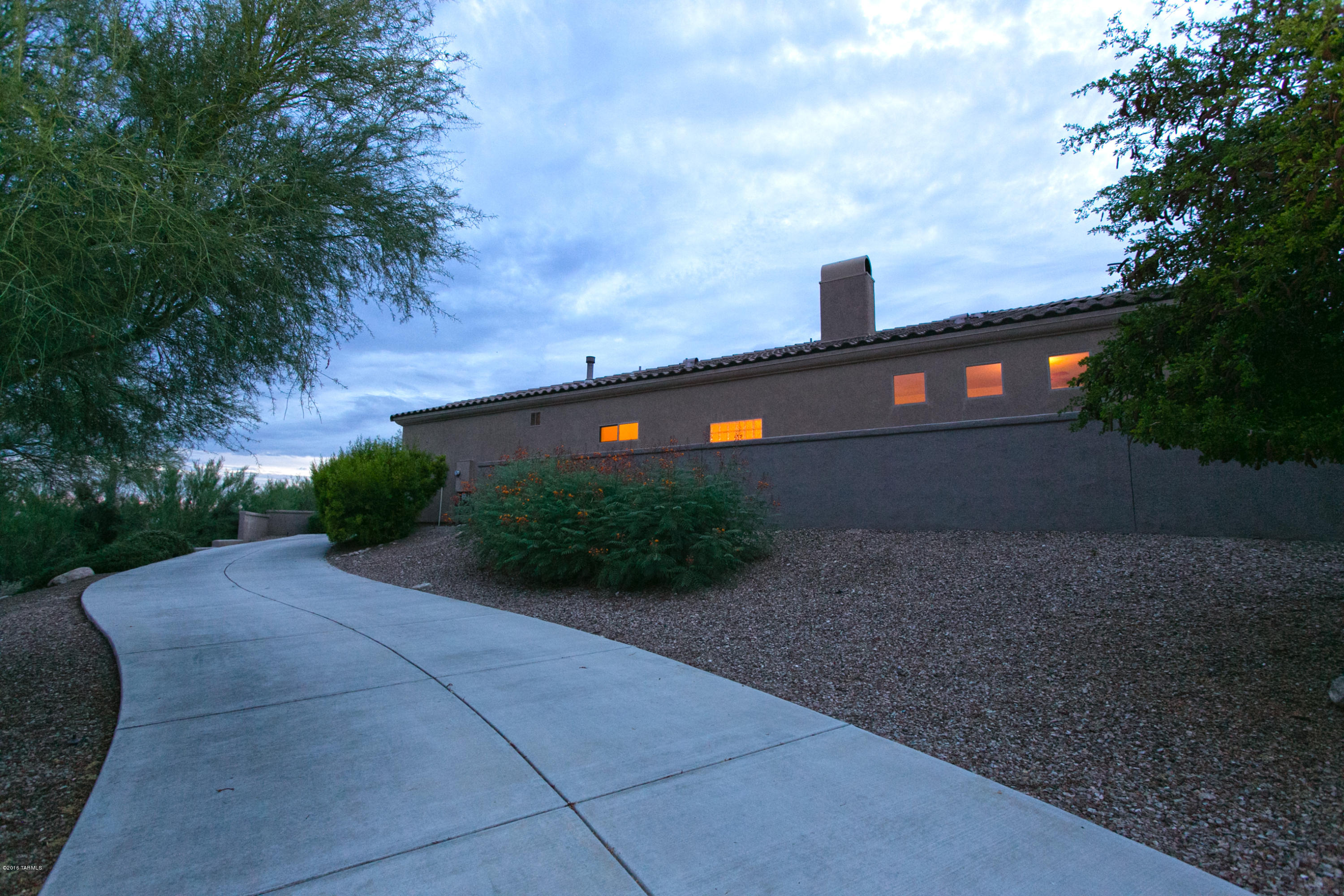 6115 N Placita Manantial La Paloma