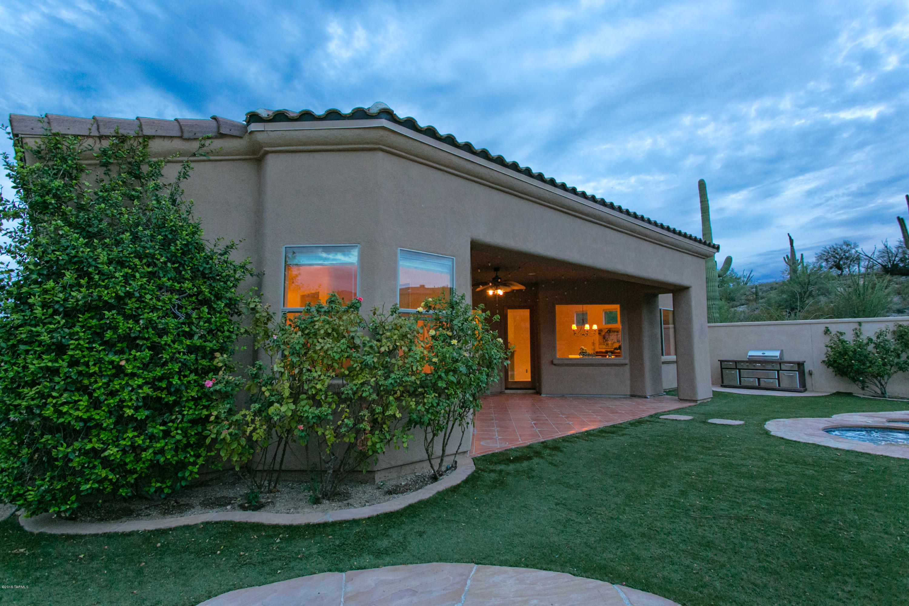6115 N Placita Manantial La Paloma