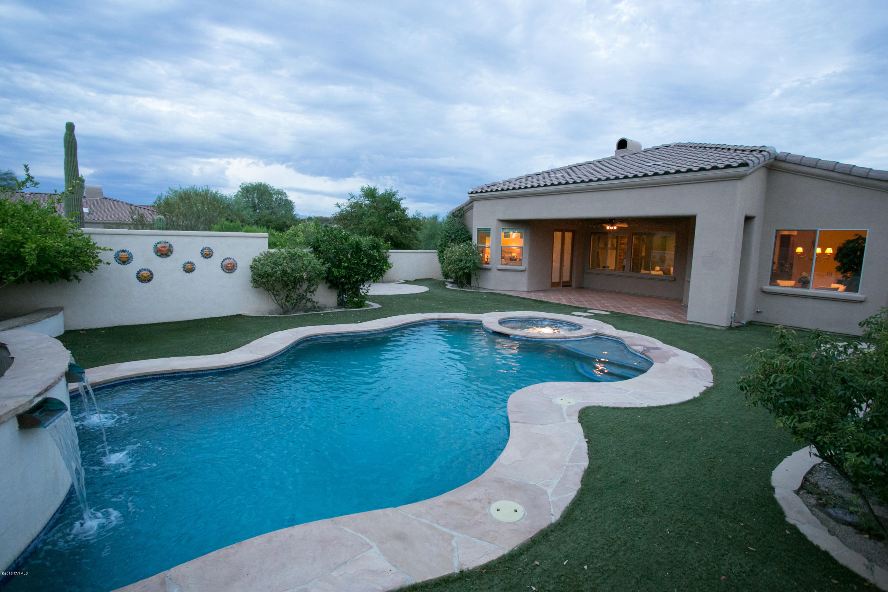 6115 N Placita Manantial La Paloma