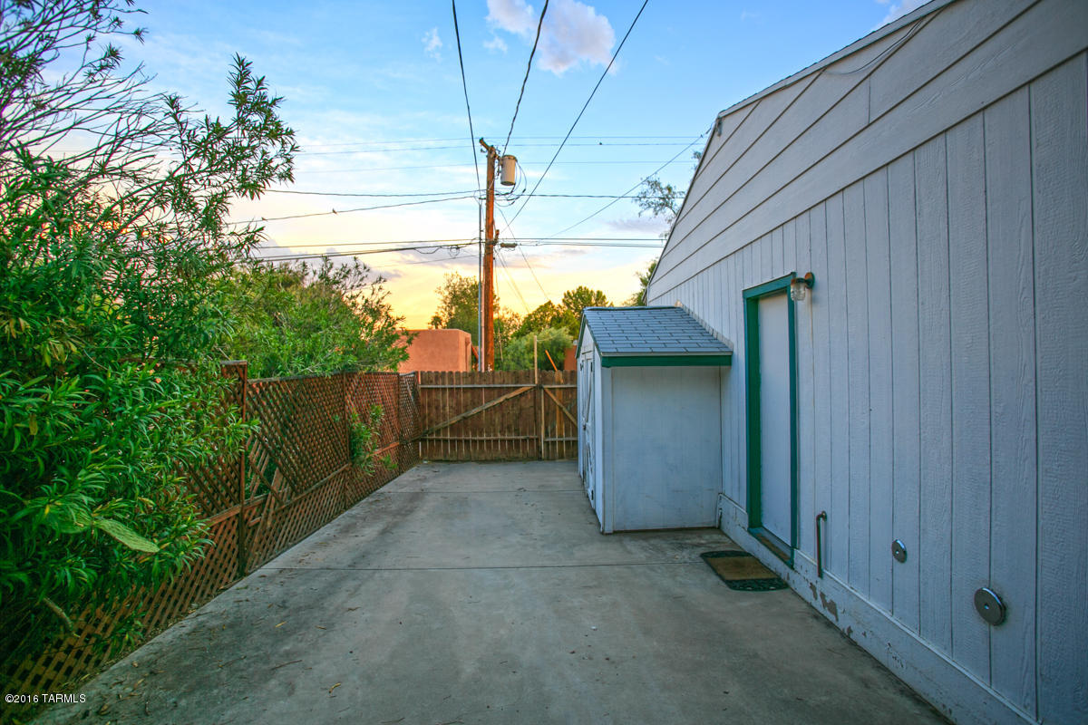 2310 E 1St Street
