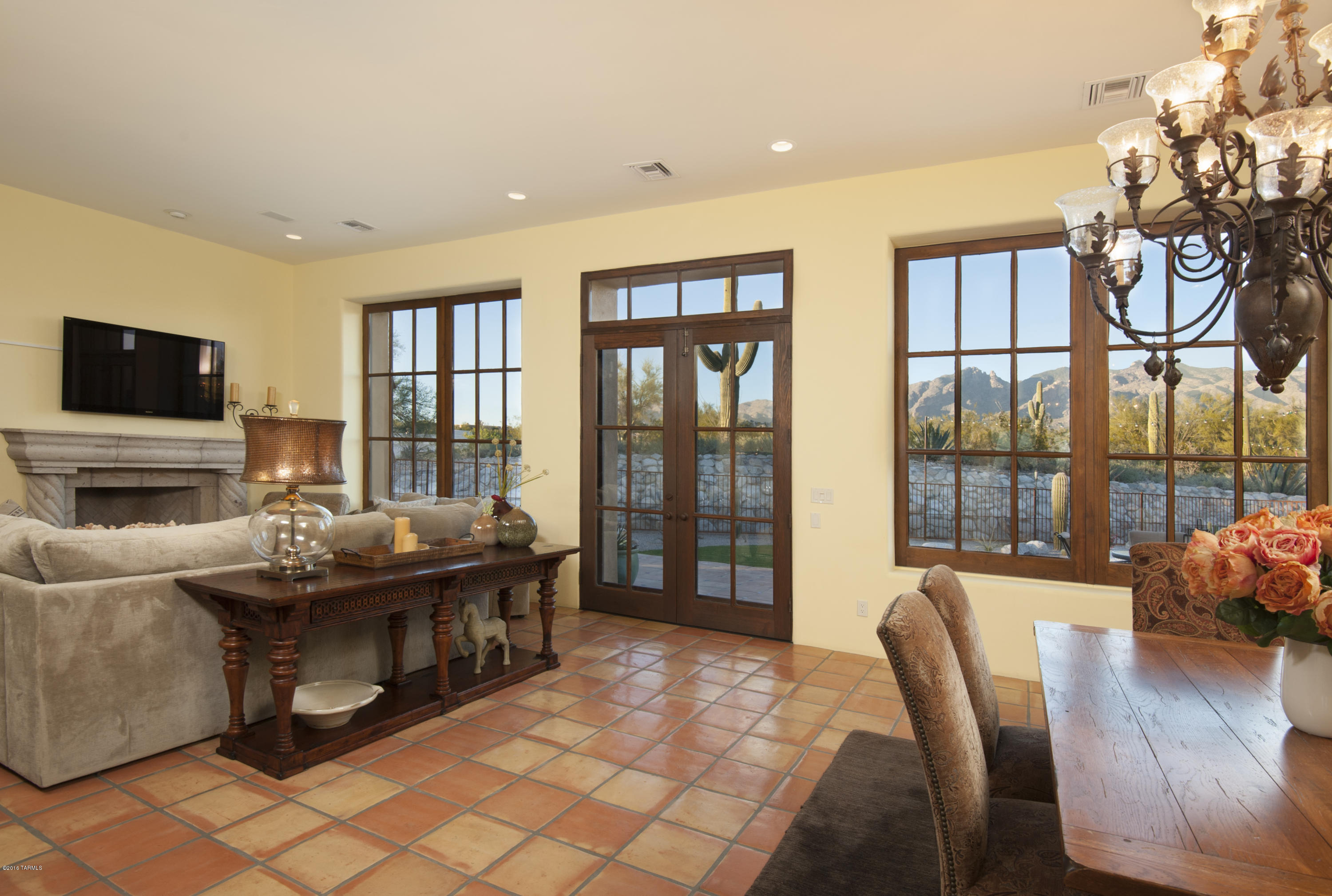 3616 E Placita Lindura