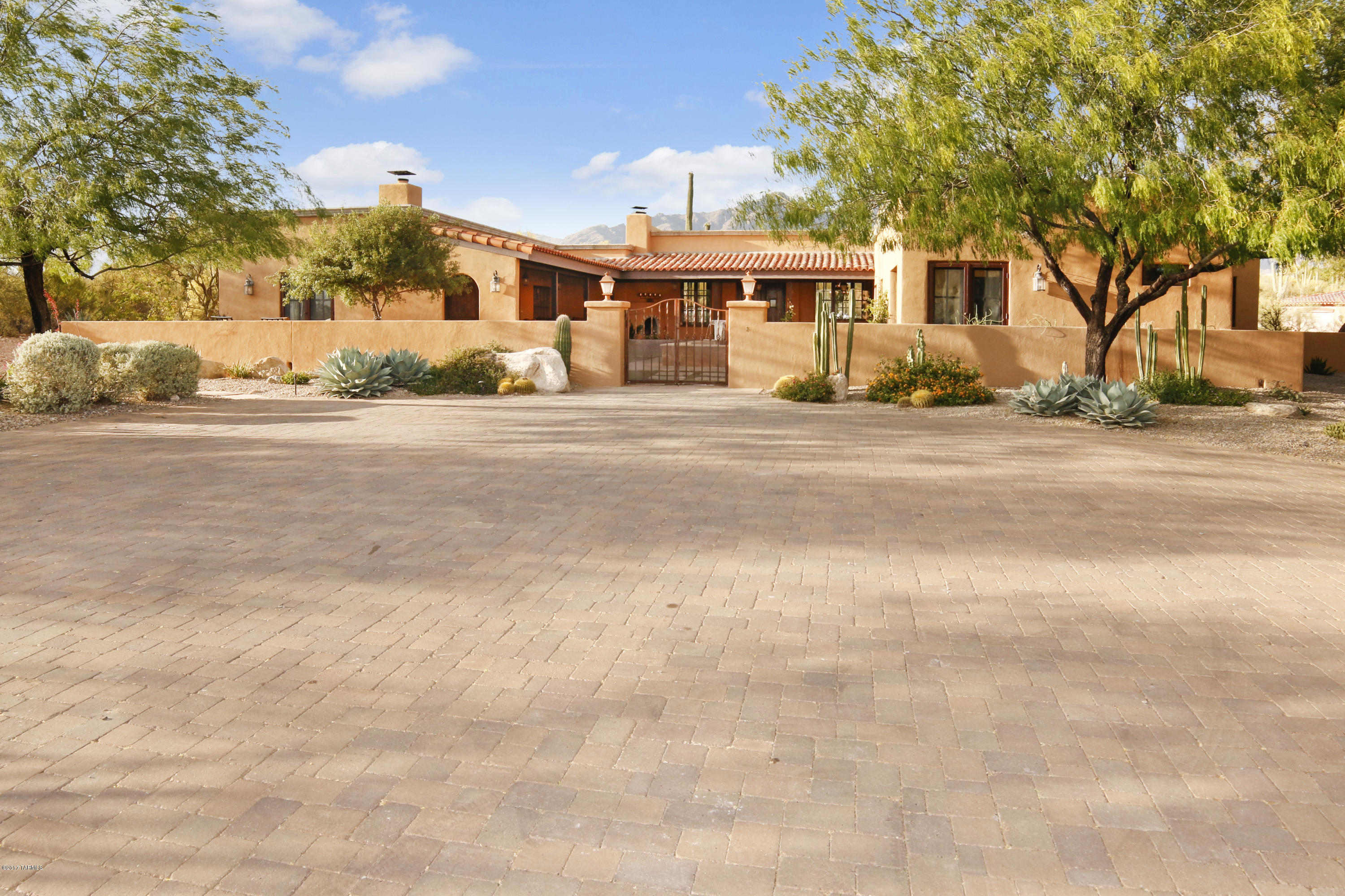 3616 E Placita Lindura