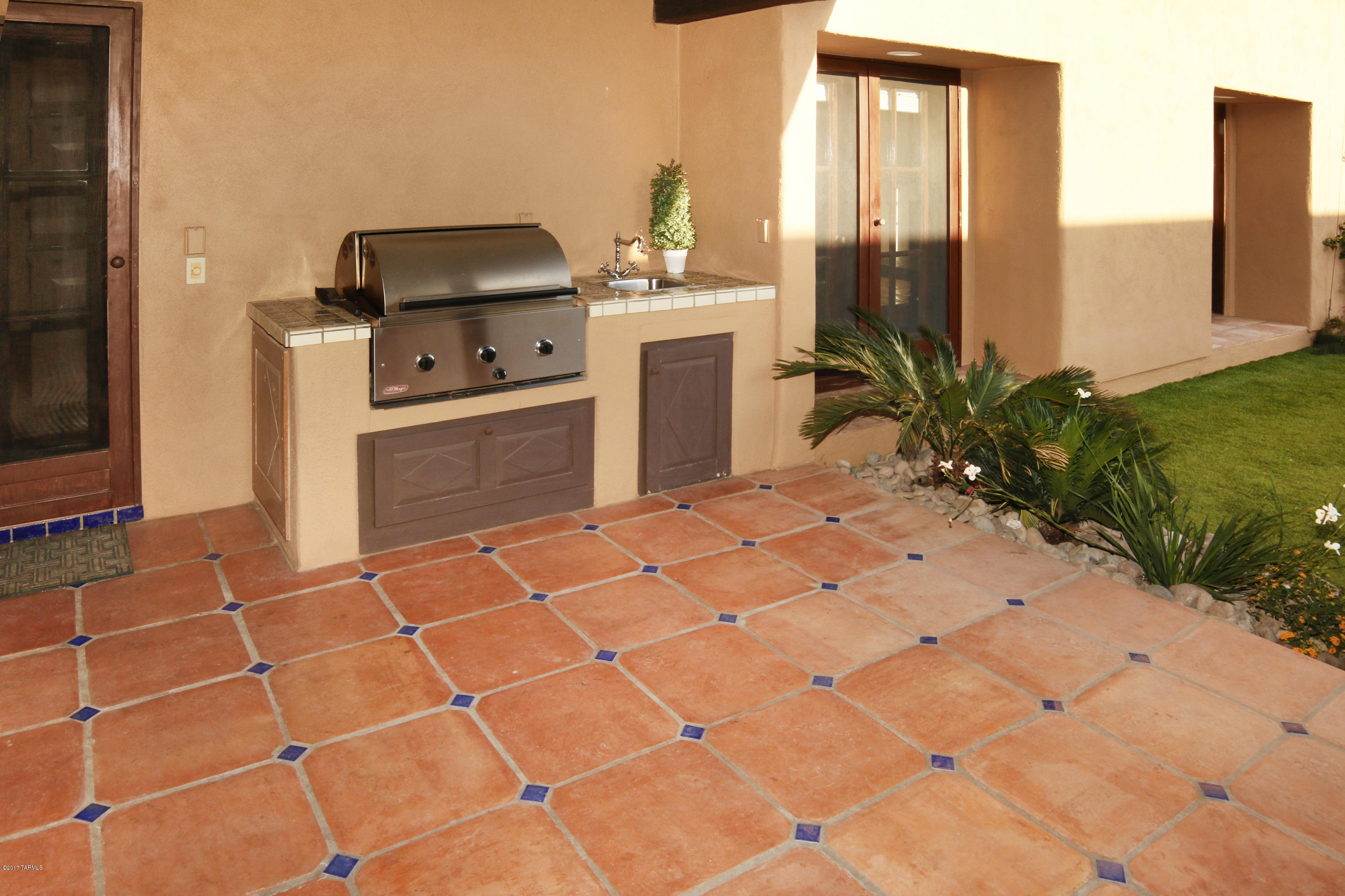 3616 E Placita Lindura