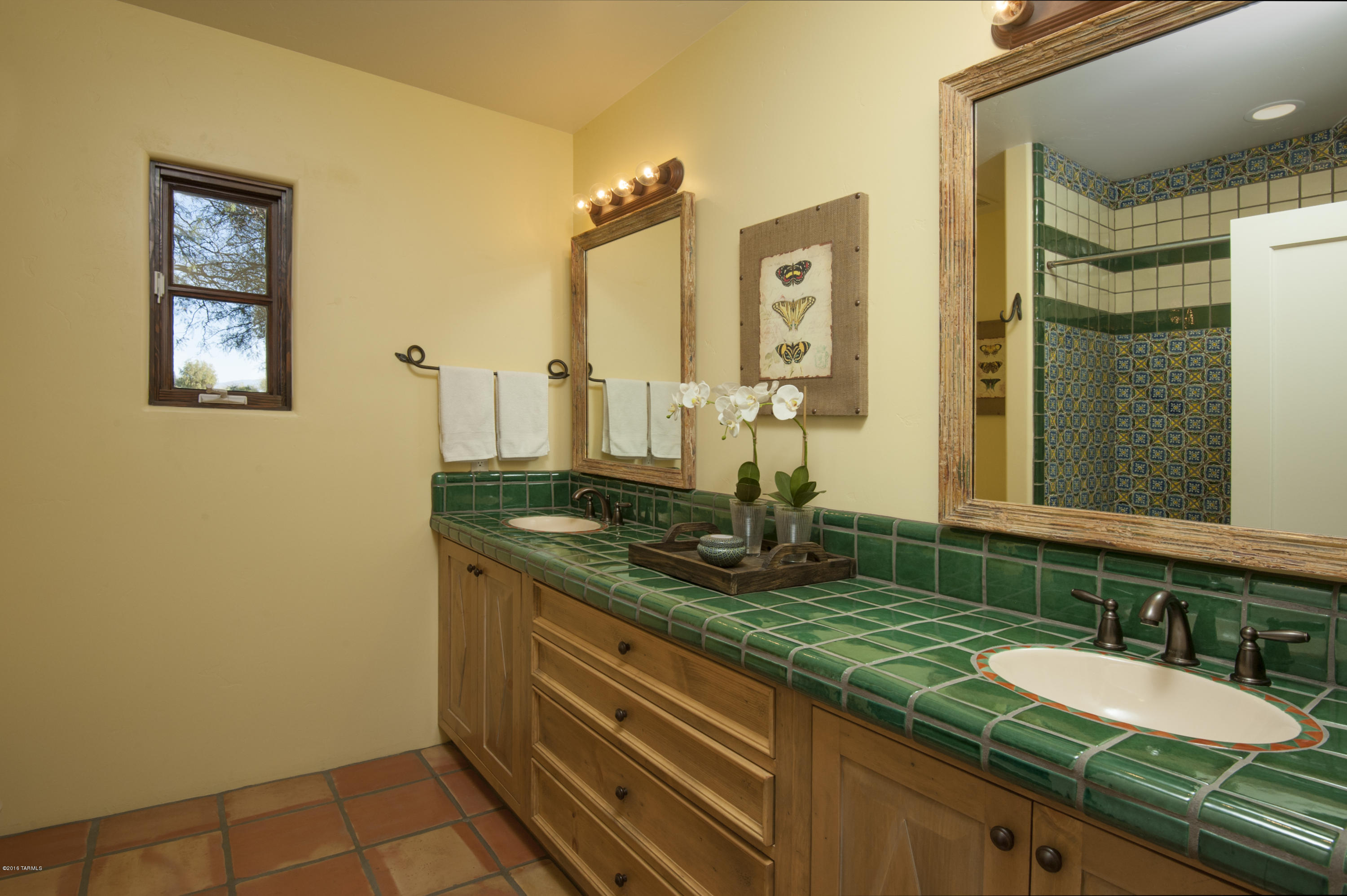3616 E Placita Lindura