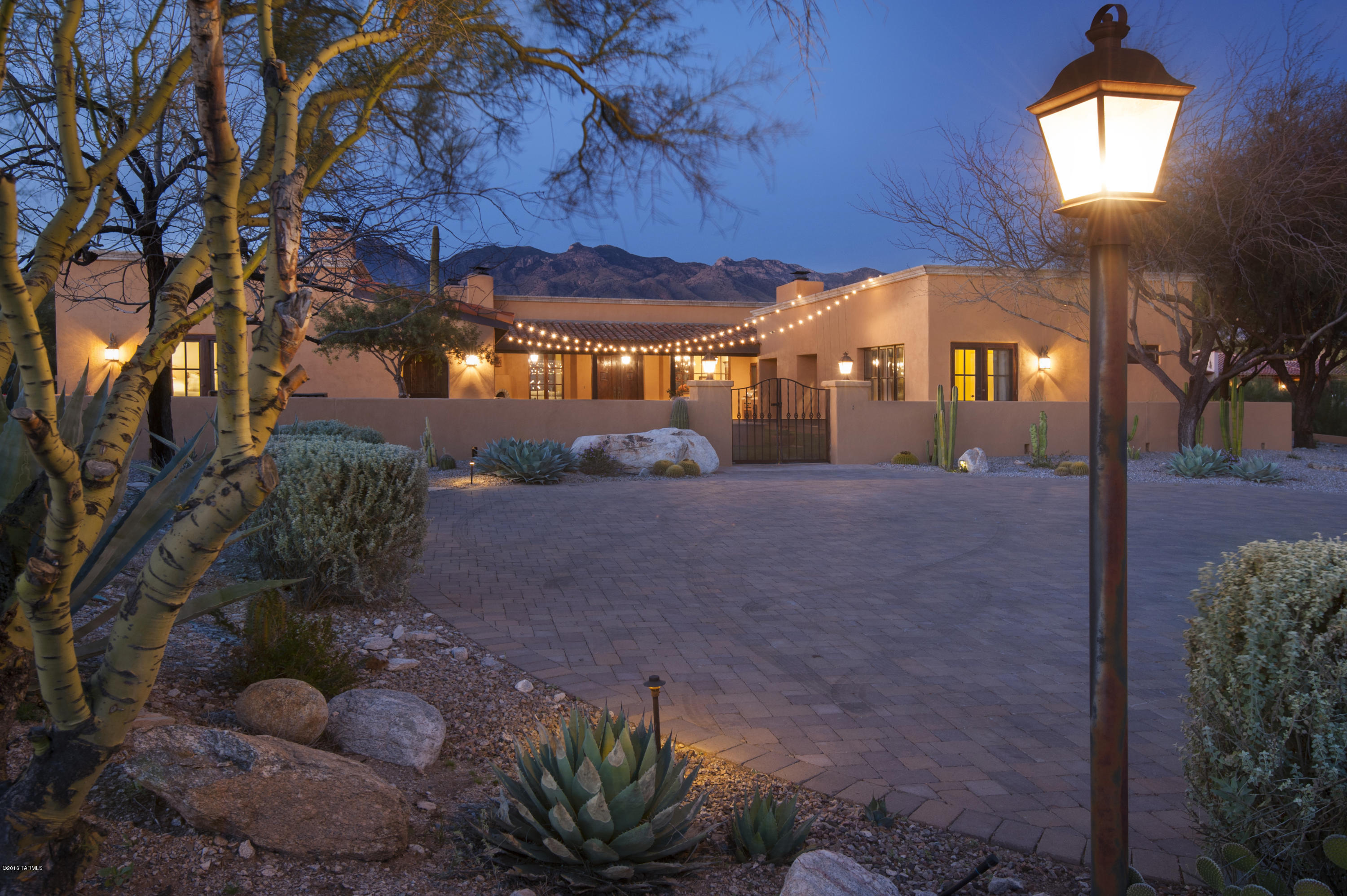 3616 E Placita Lindura