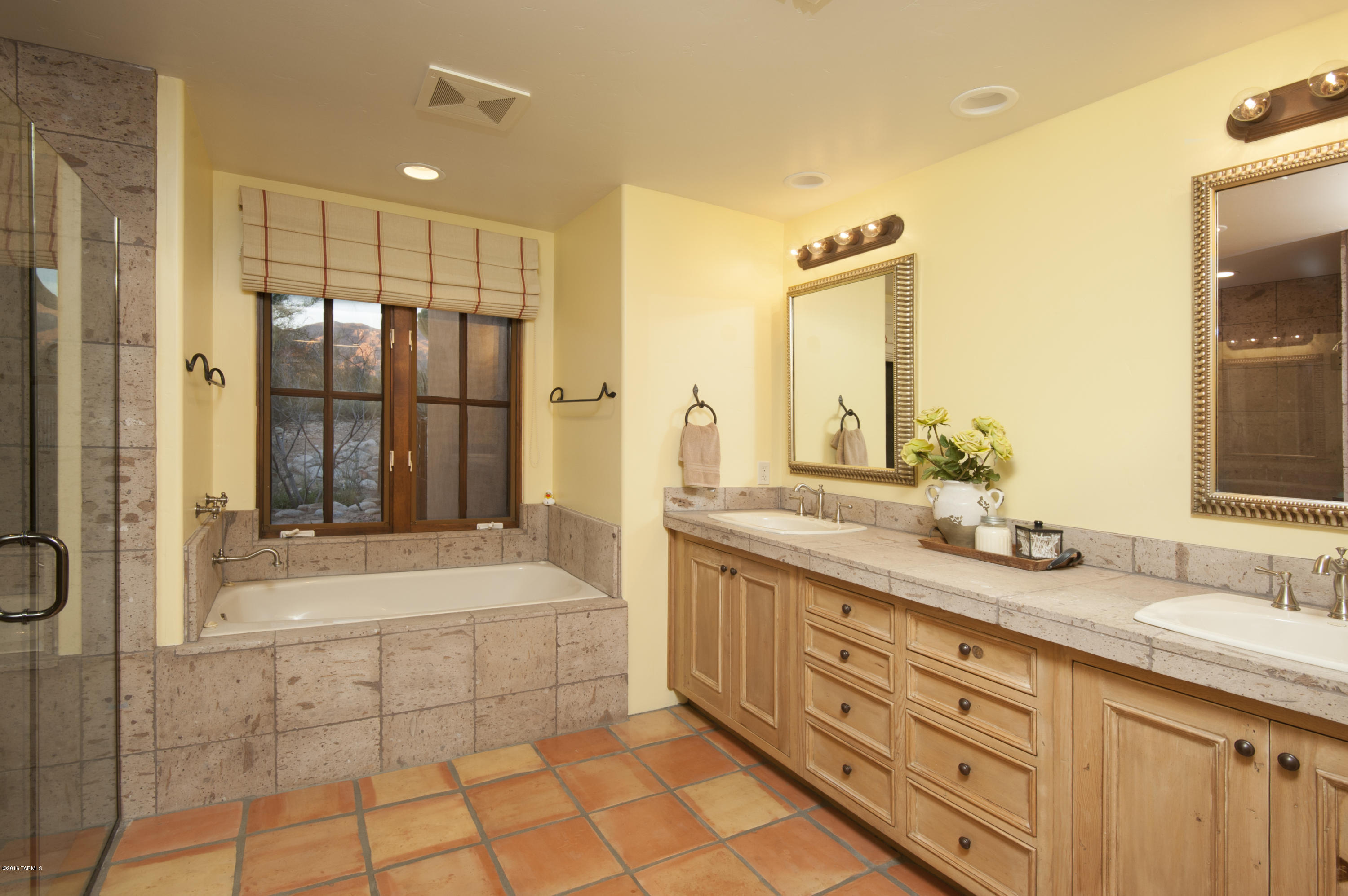 3616 E Placita Lindura