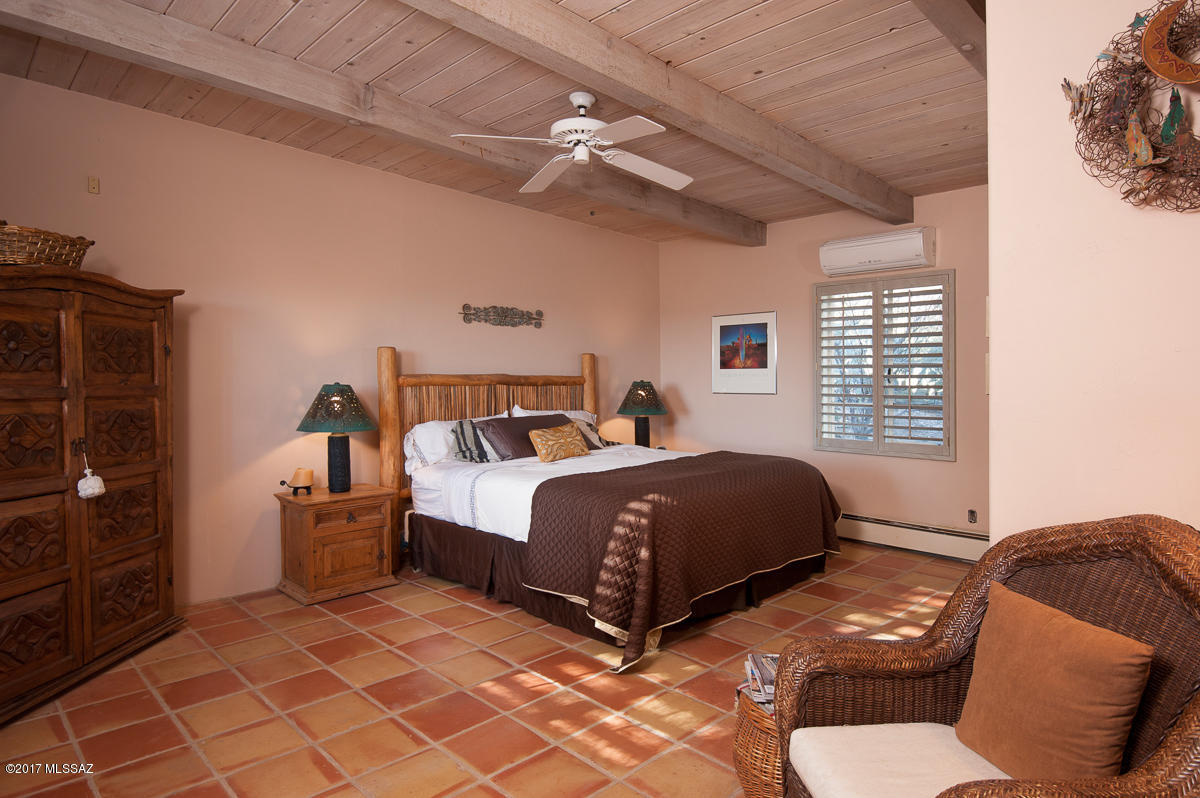 5030 N La Lomita