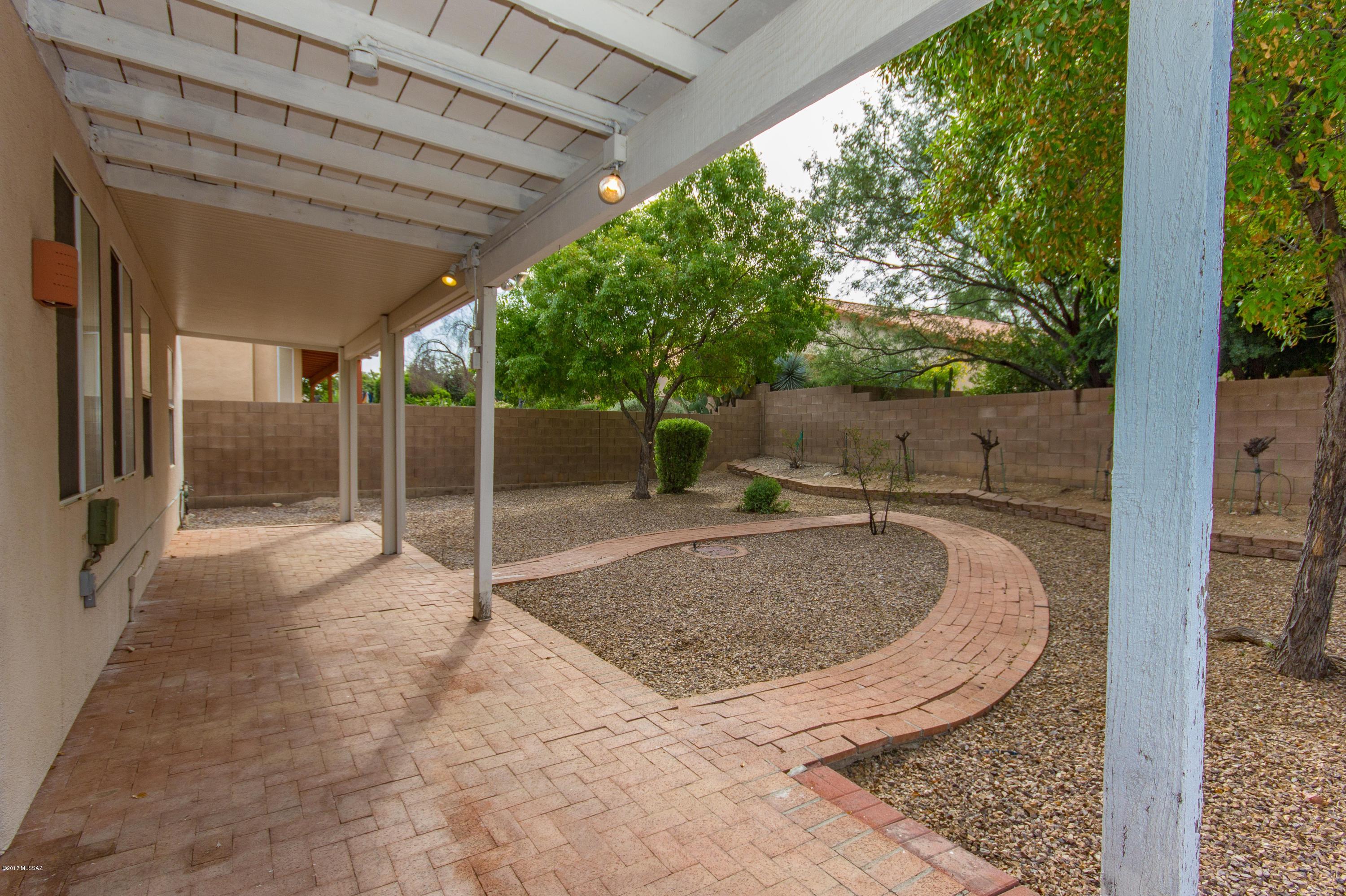 6536 N Shadow Bluff Drive