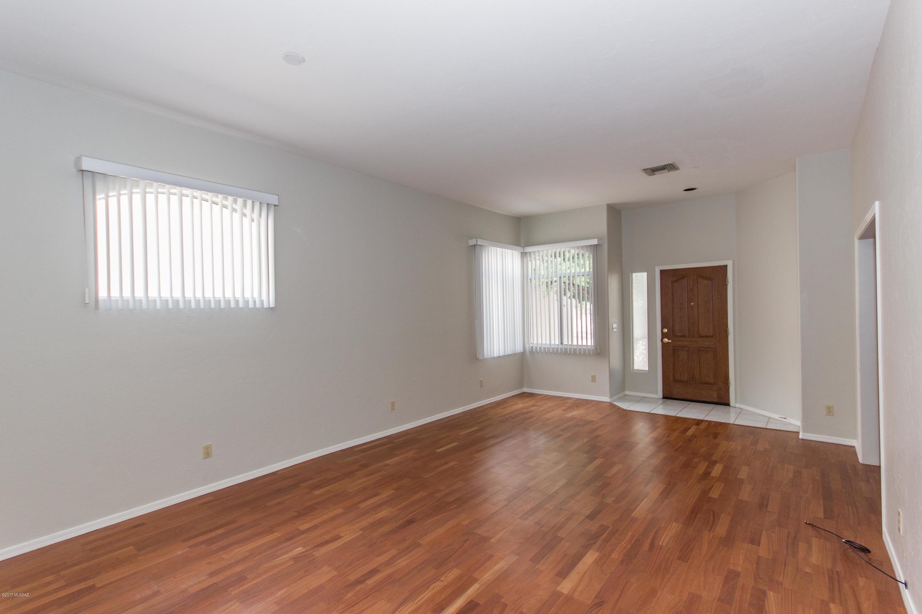 6536 N Shadow Bluff Drive