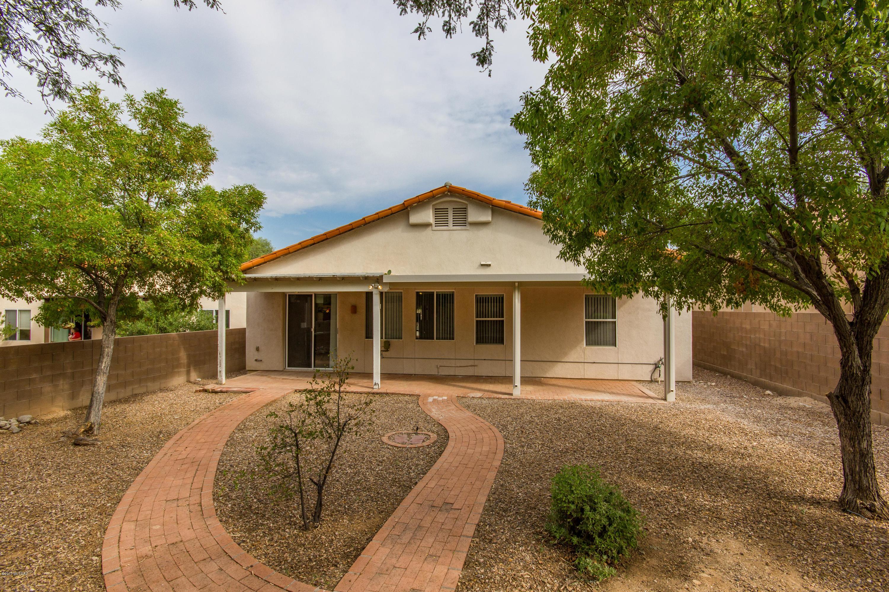 6536 N Shadow Bluff Drive