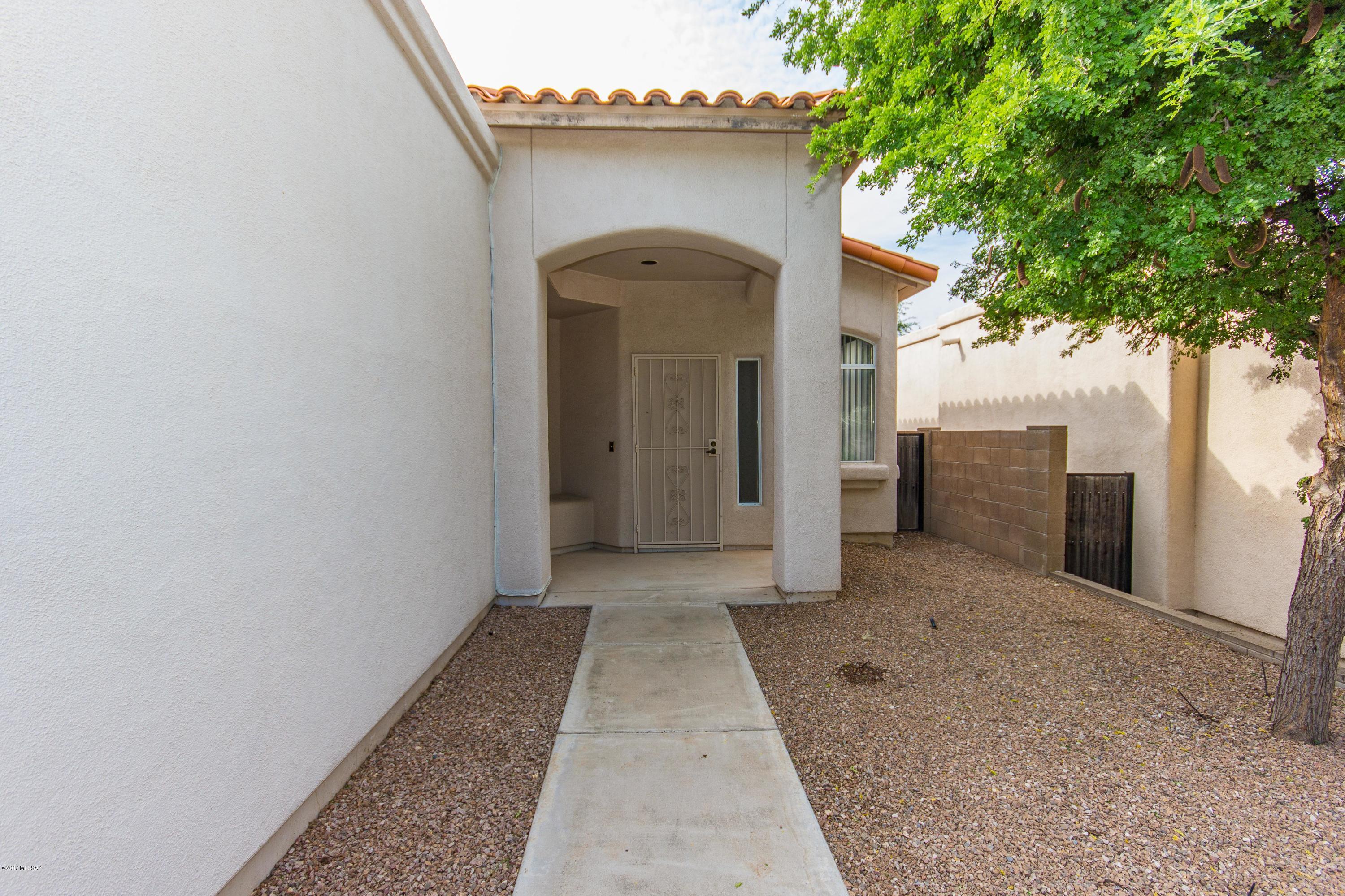 6536 N Shadow Bluff Drive