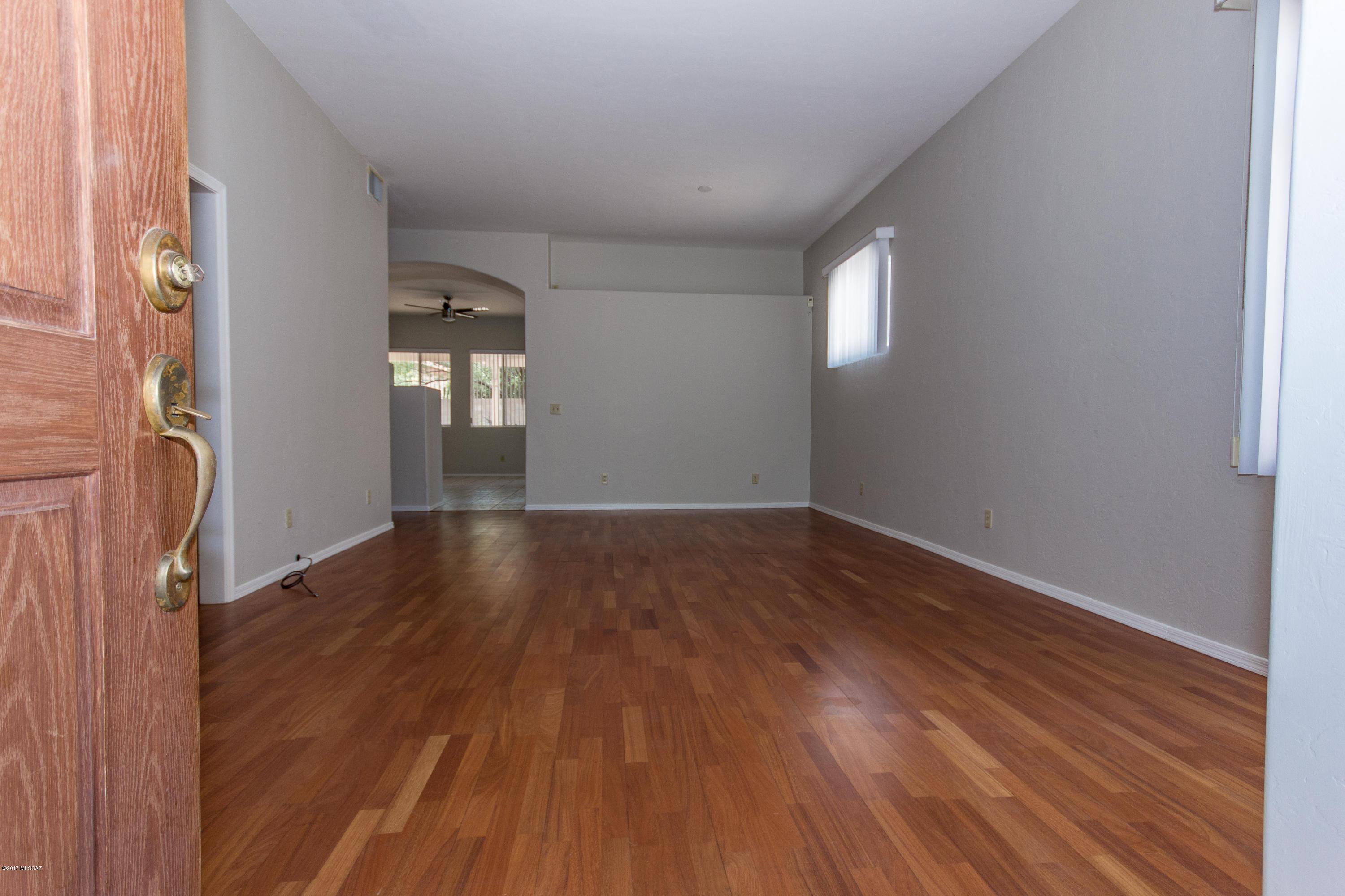 6536 N Shadow Bluff Drive