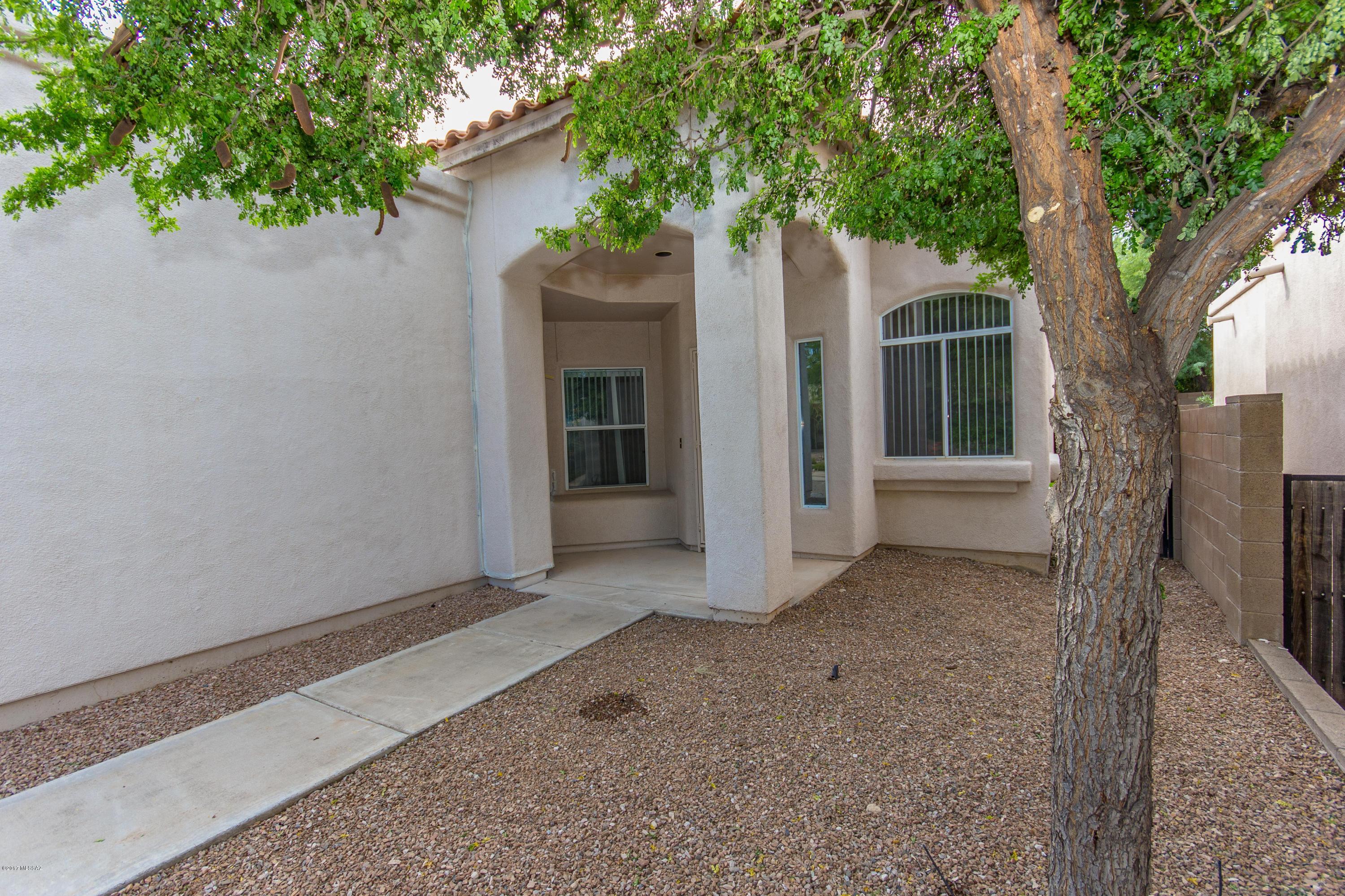 6536 N Shadow Bluff Drive