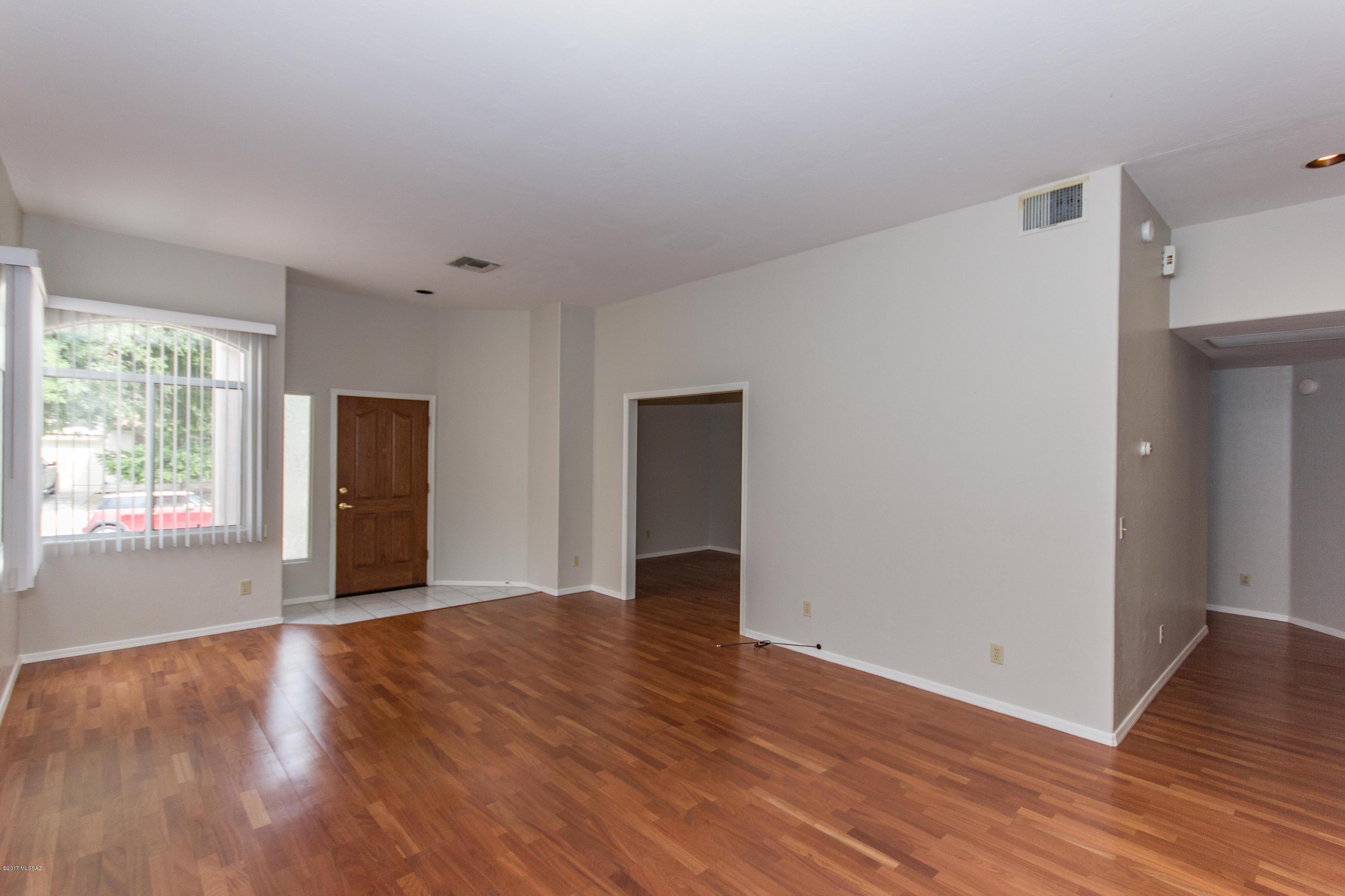 6536 N Shadow Bluff Drive