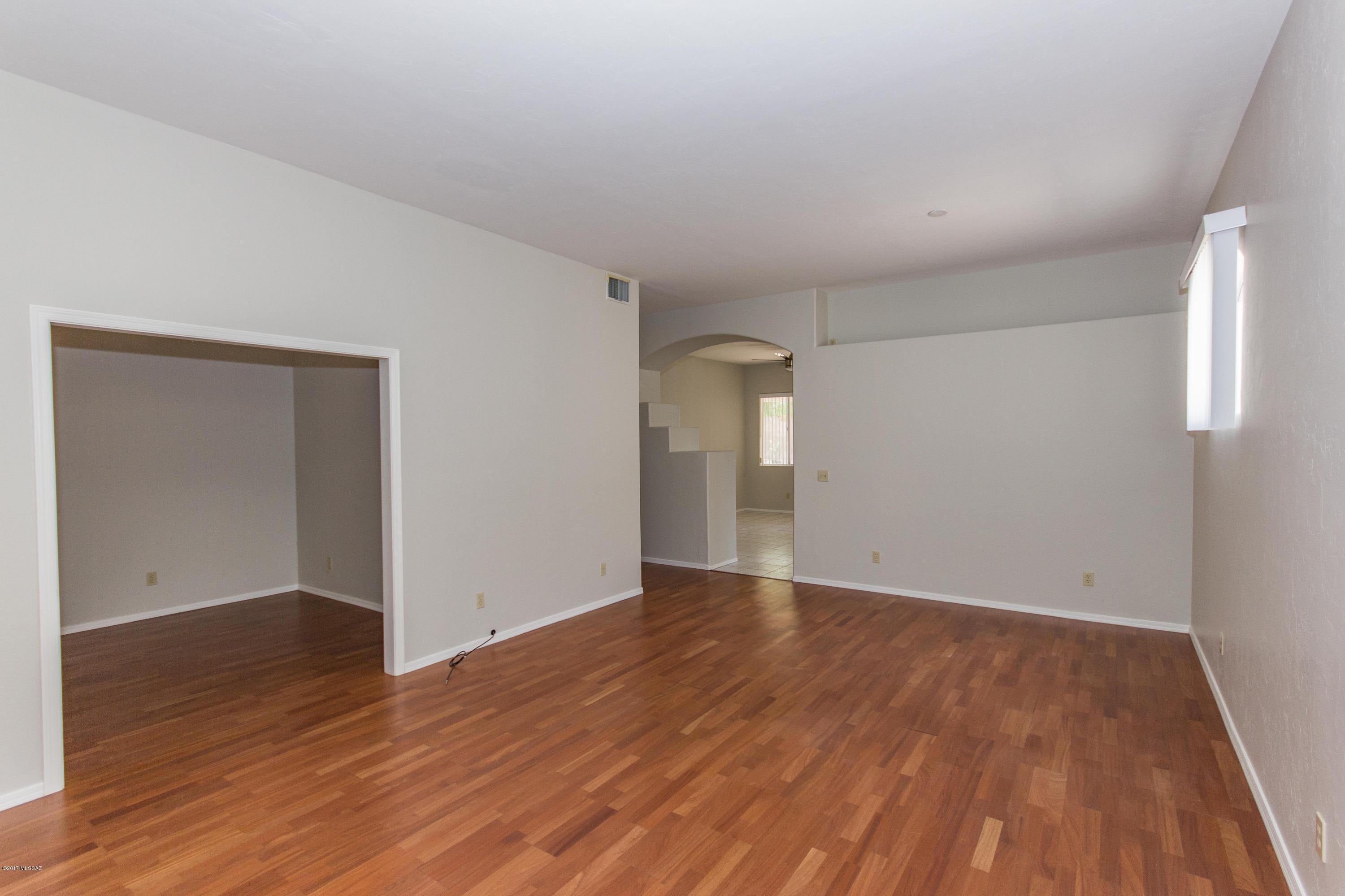 6536 N Shadow Bluff Drive