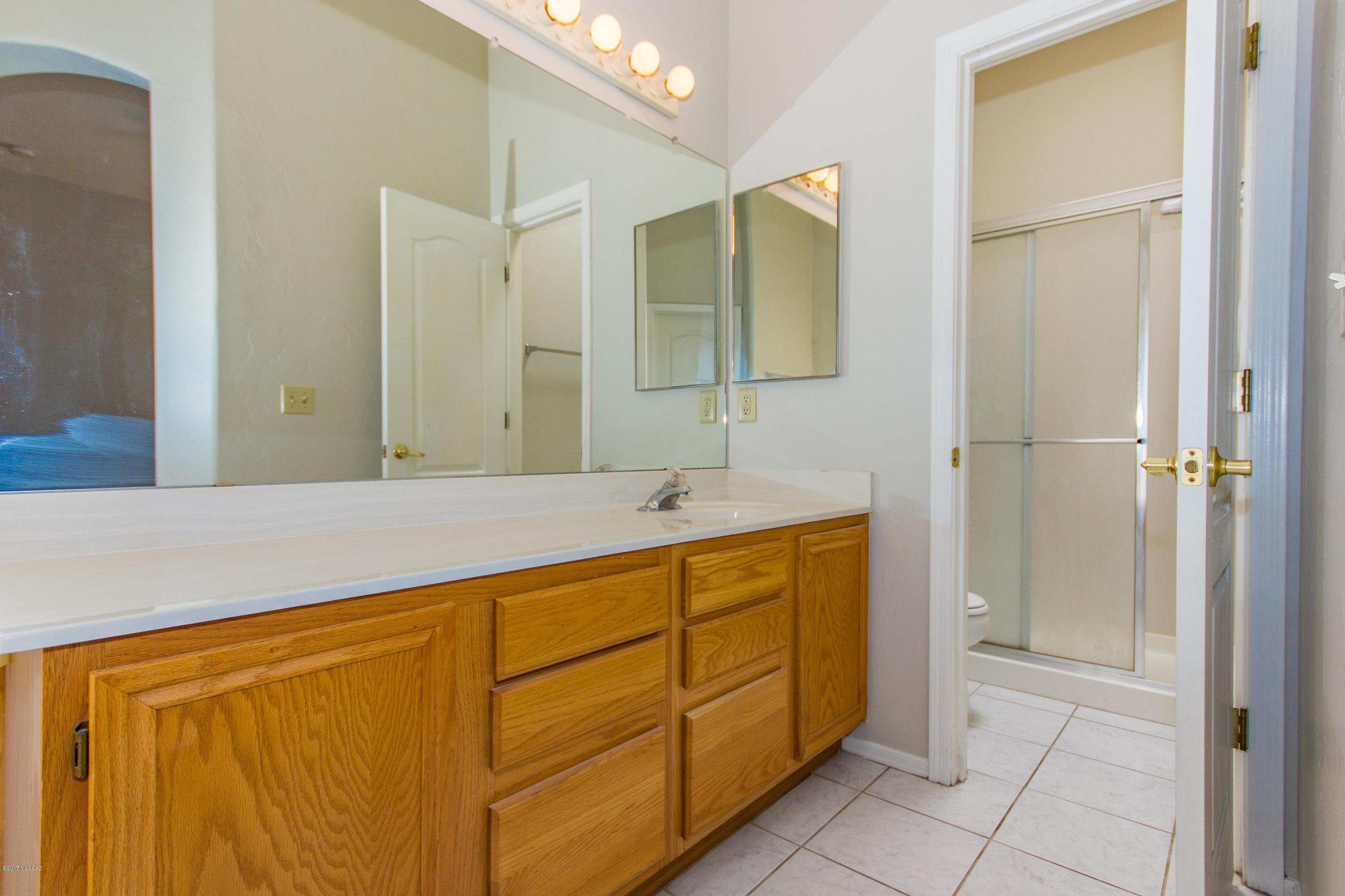 6536 N Shadow Bluff Drive