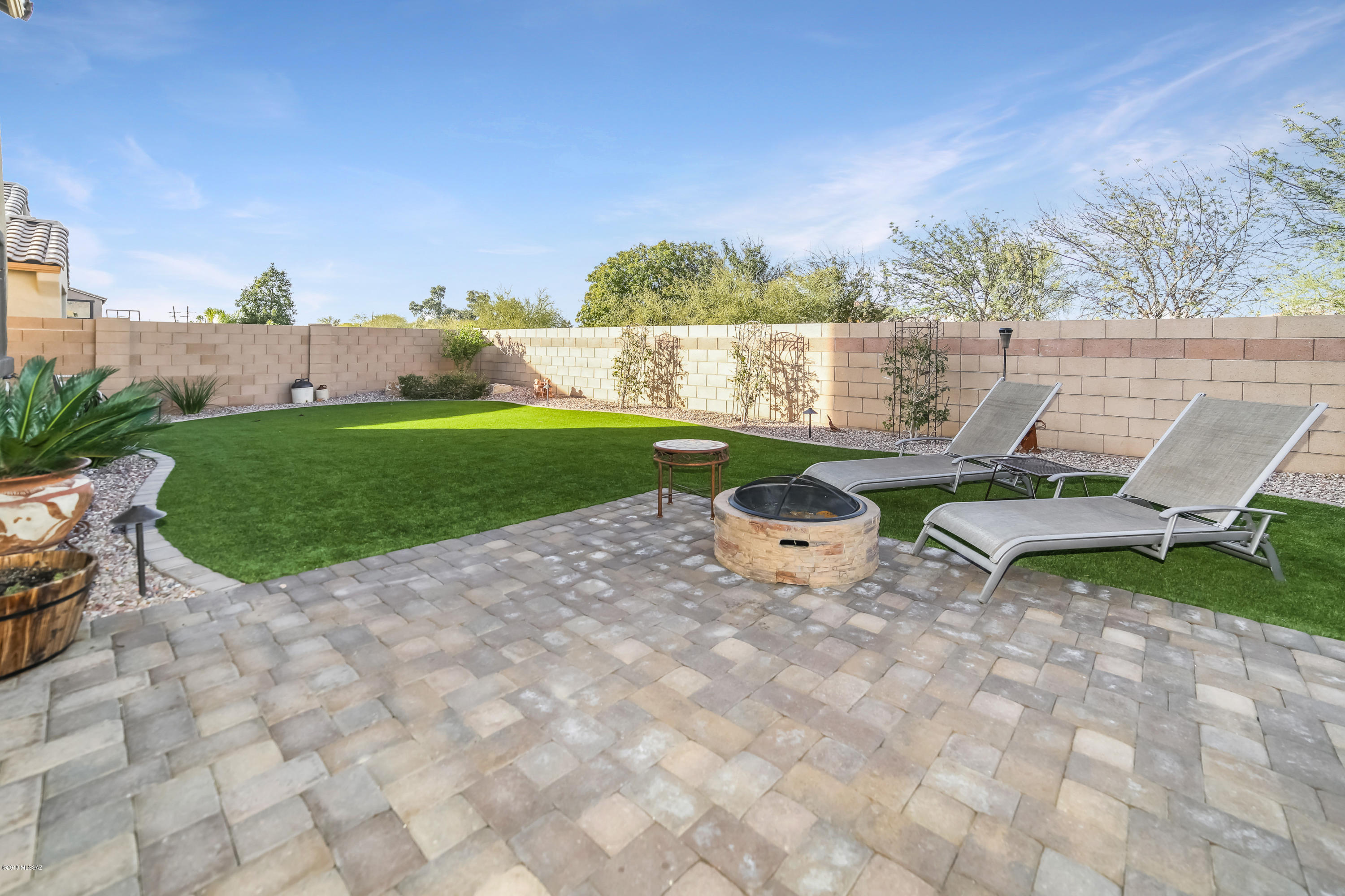 8563 N Gaetano Loop