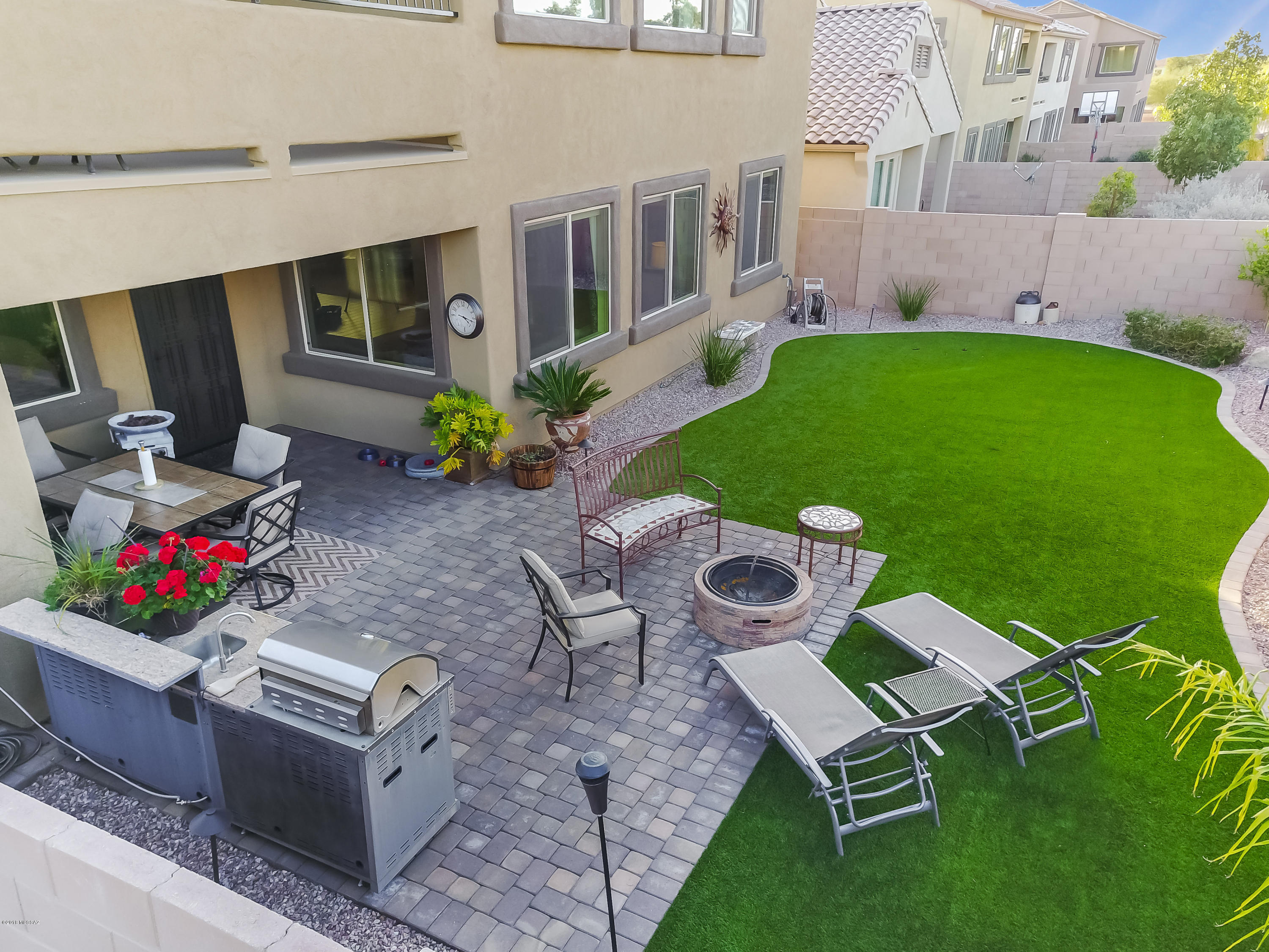 8563 N Gaetano Loop