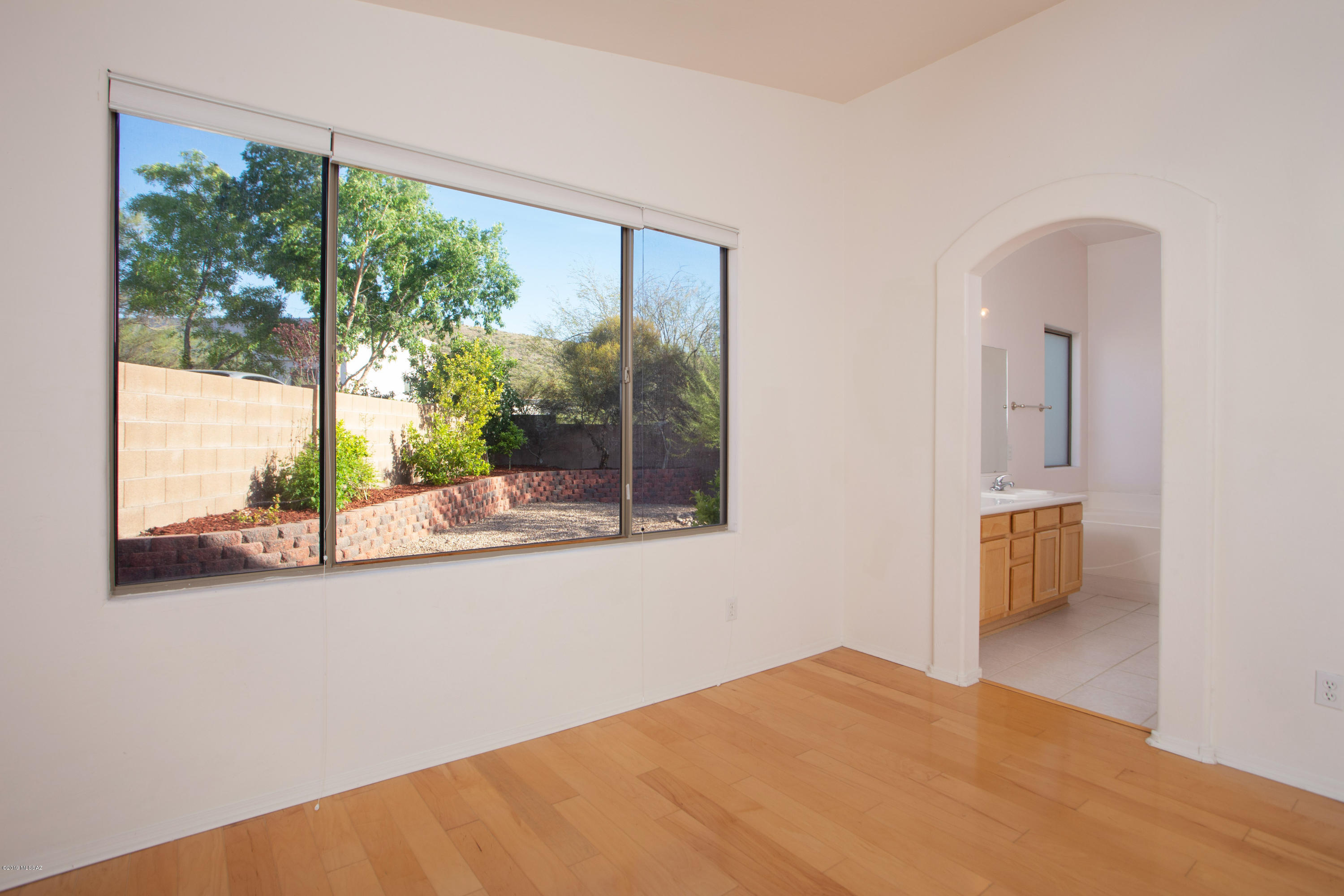 4942 N Sabino Gulch Court