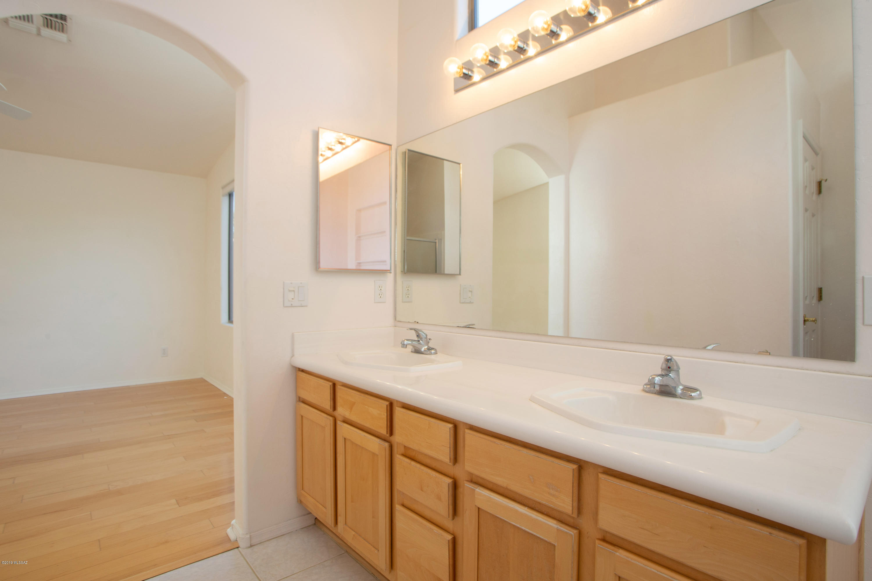 4942 N Sabino Gulch Court