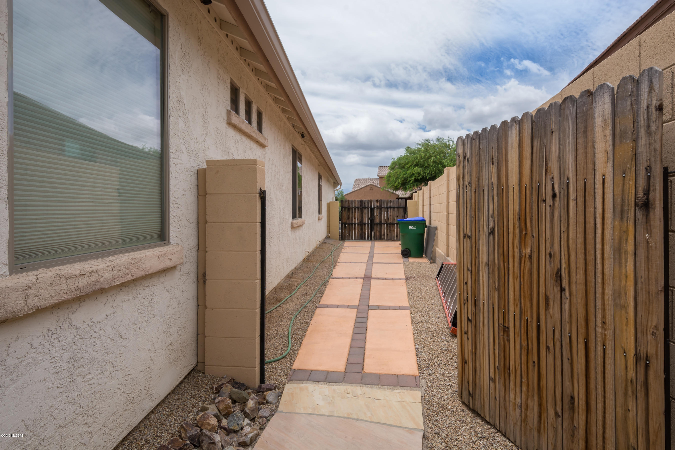 724 W Camino Tunera