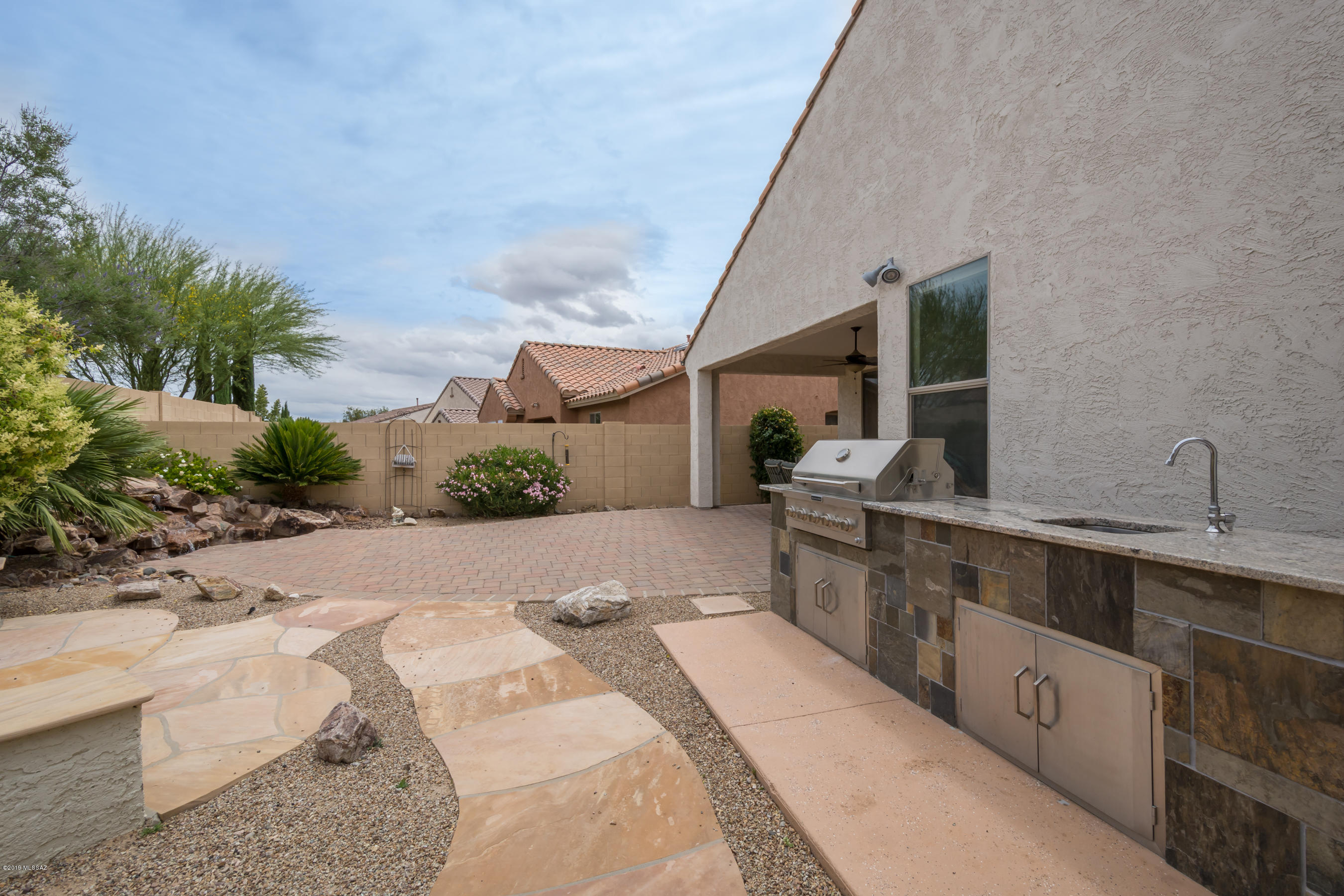 724 W Camino Tunera