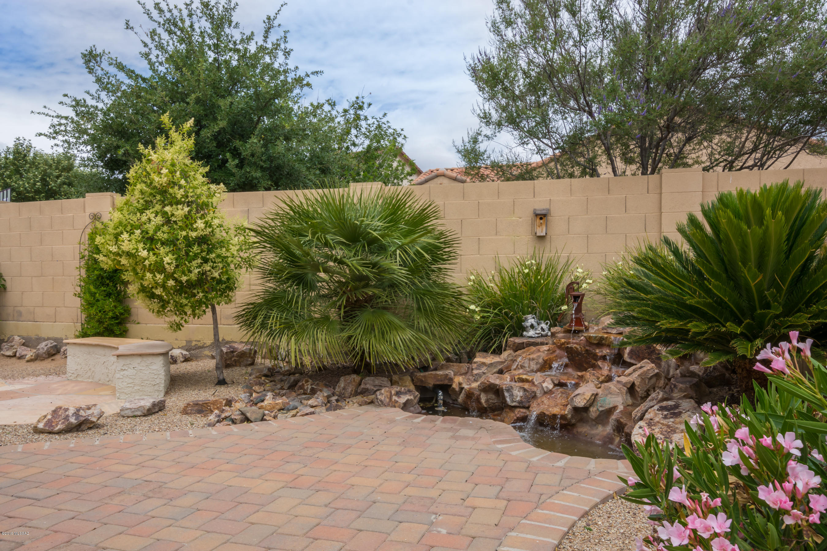 724 W Camino Tunera