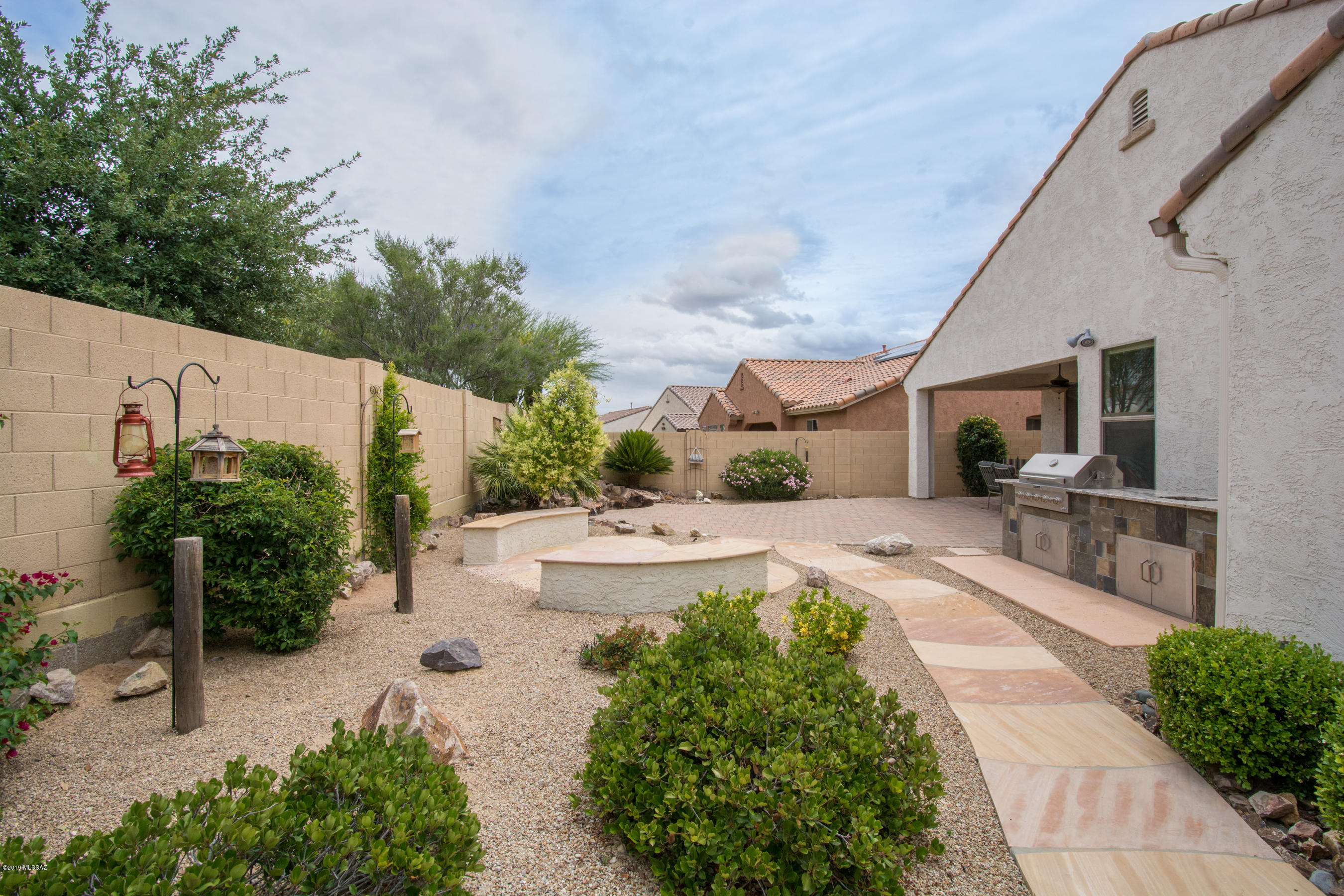 724 W Camino Tunera