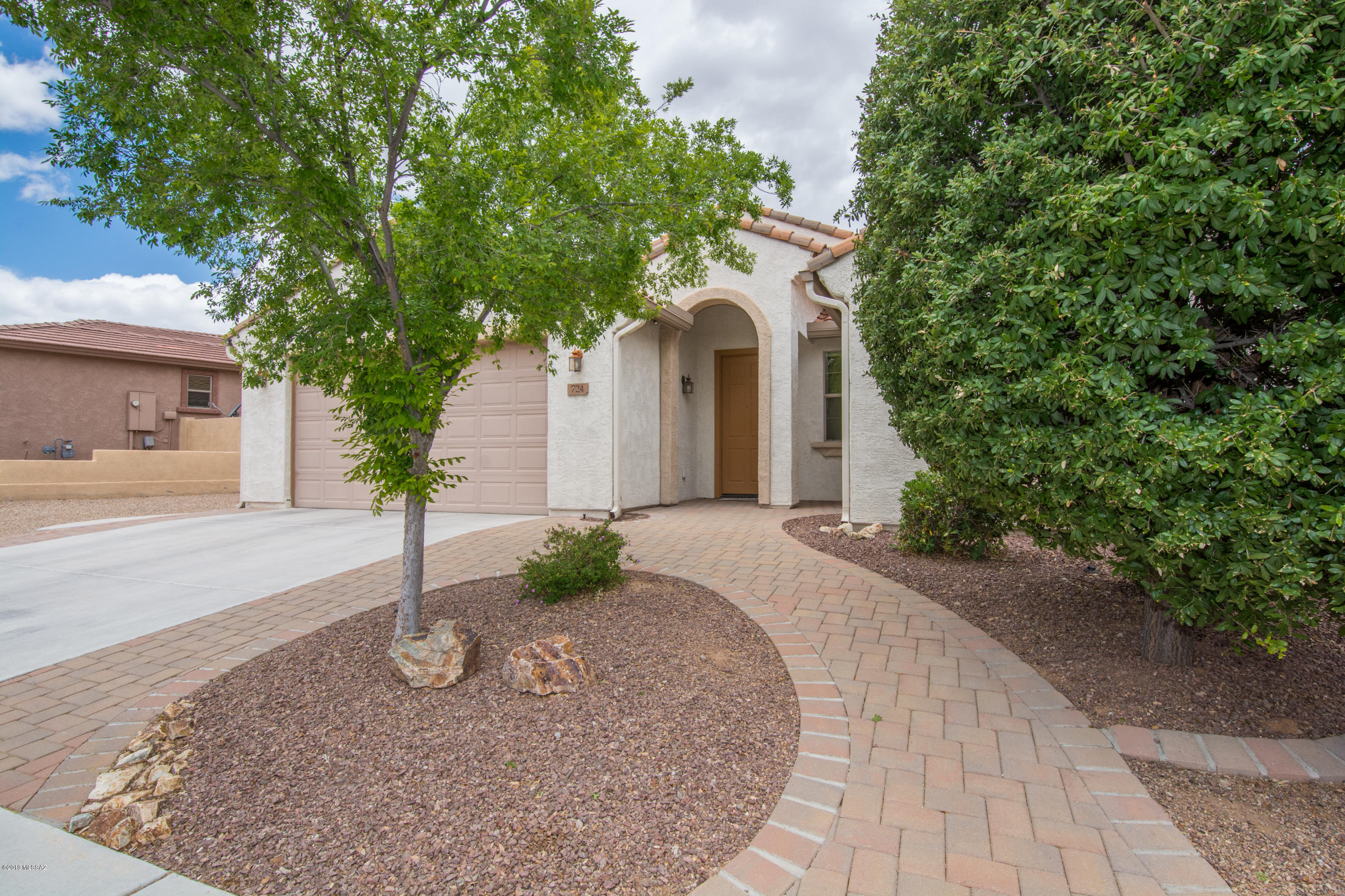 724 W Camino Tunera