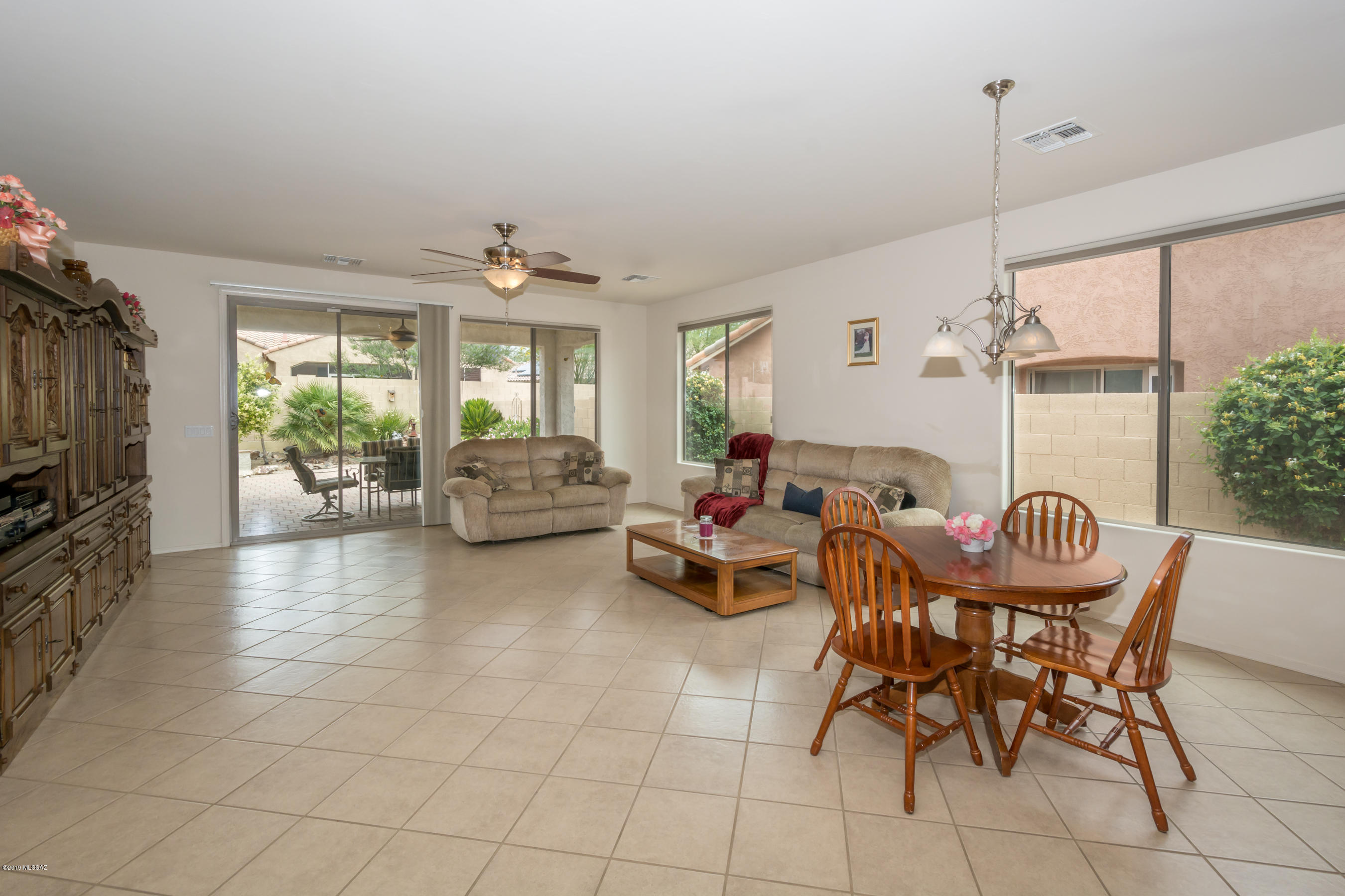 724 W Camino Tunera