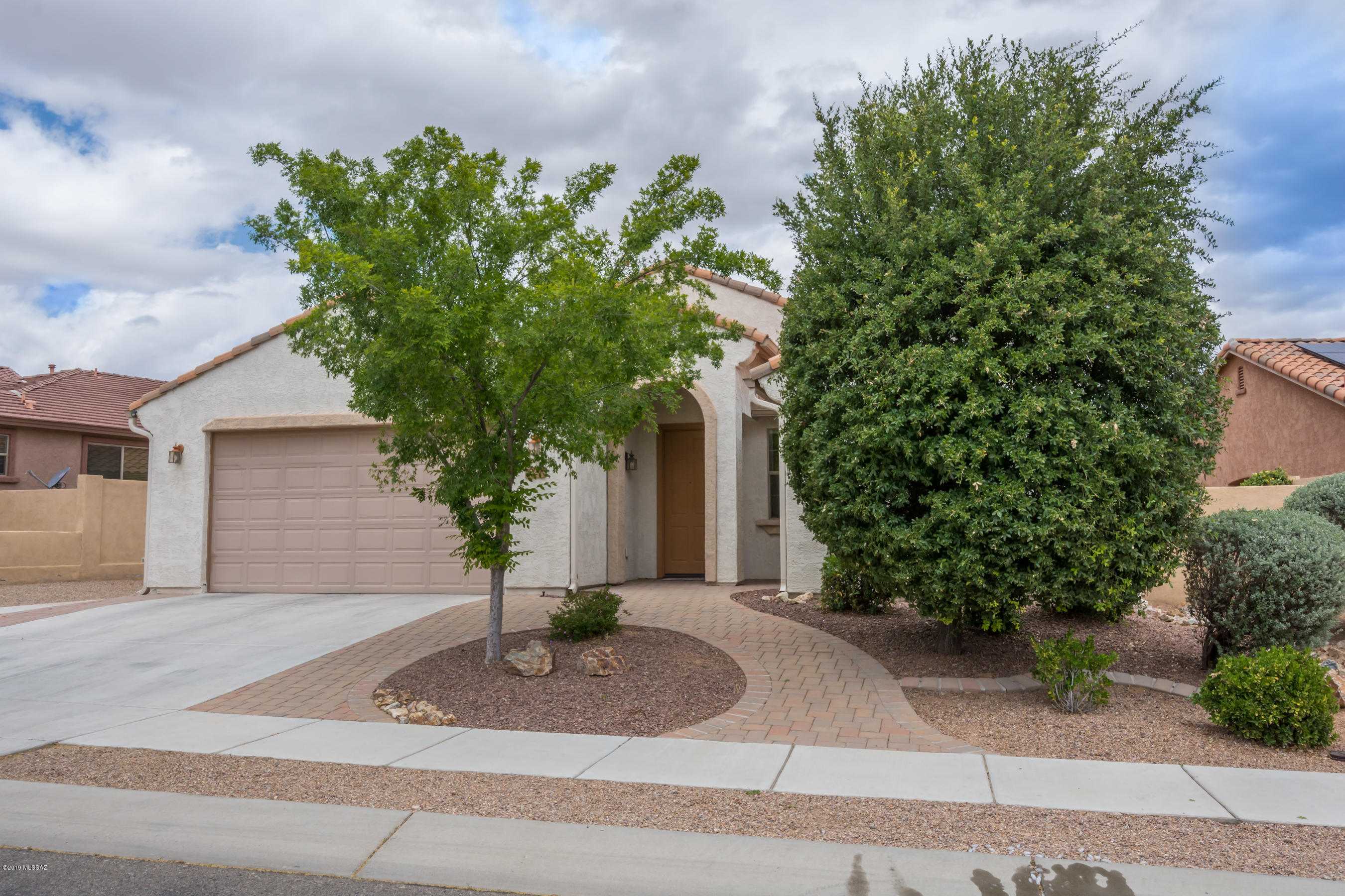 724 W Camino Tunera
