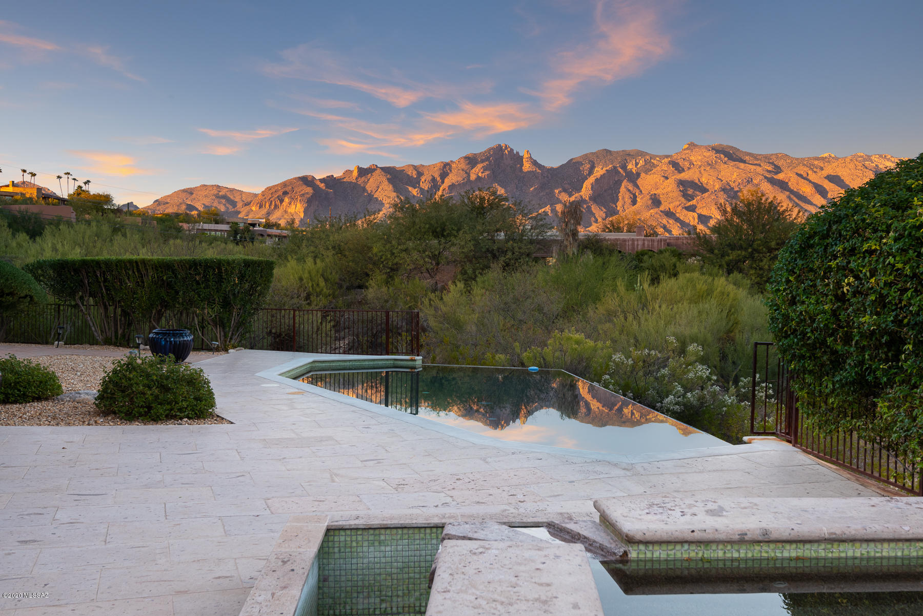 5070 N Hacienda Del Sol Road