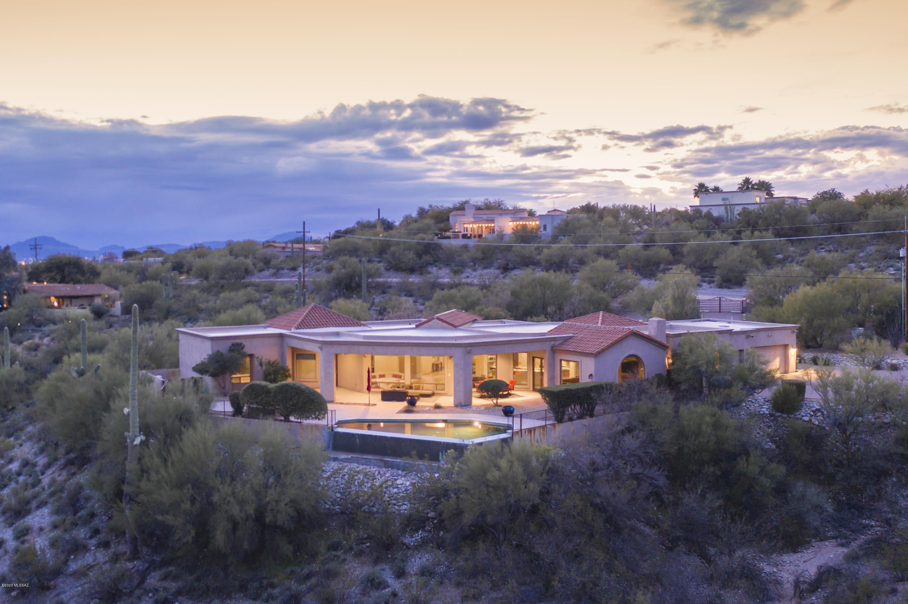 5070 N Hacienda Del Sol Road