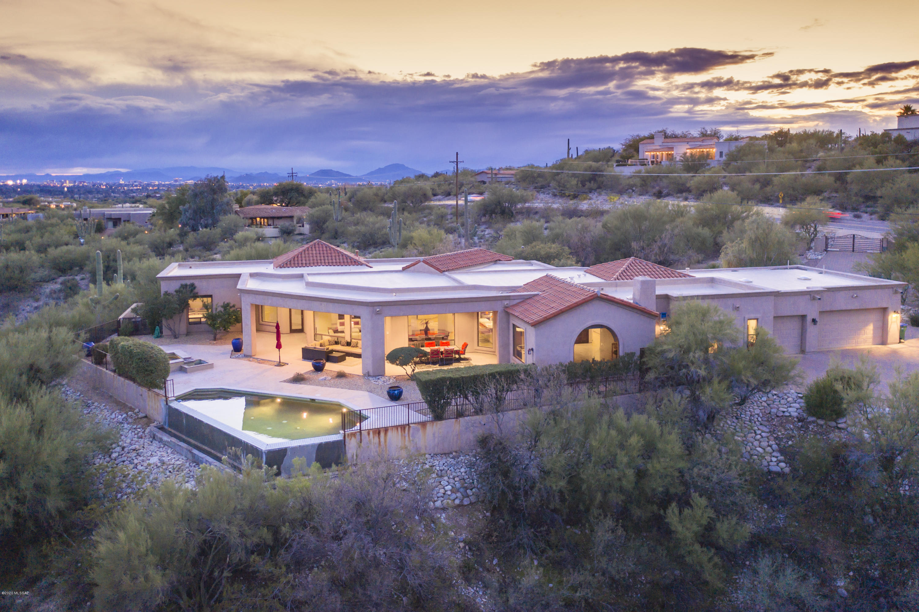 5070 N Hacienda Del Sol Road