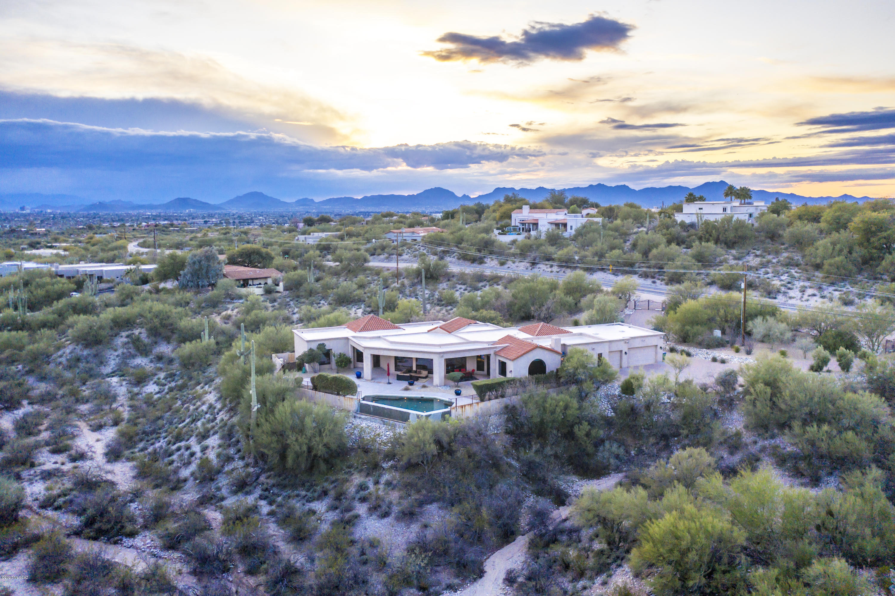5070 N Hacienda Del Sol Road