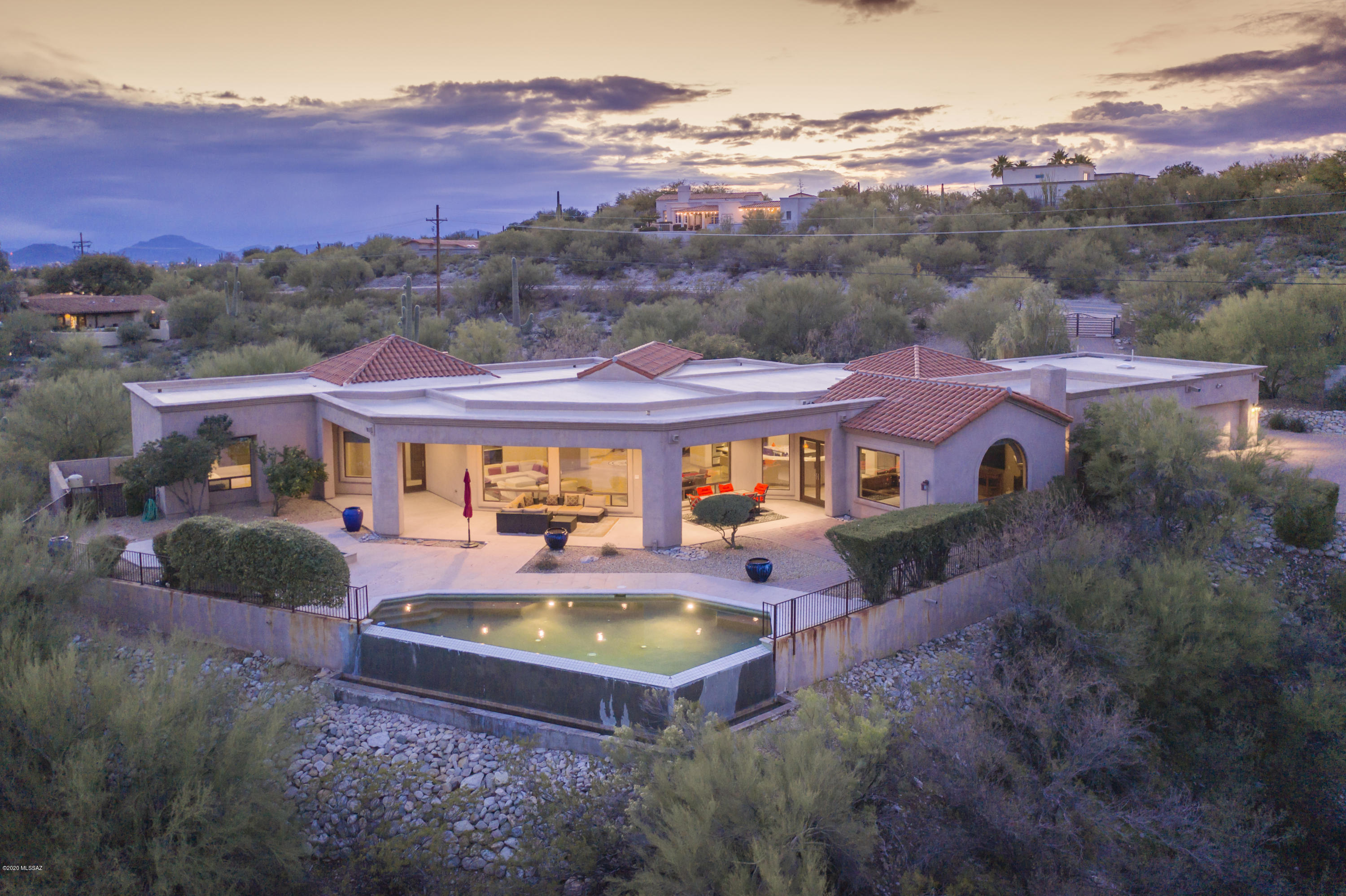5070 N Hacienda Del Sol Road