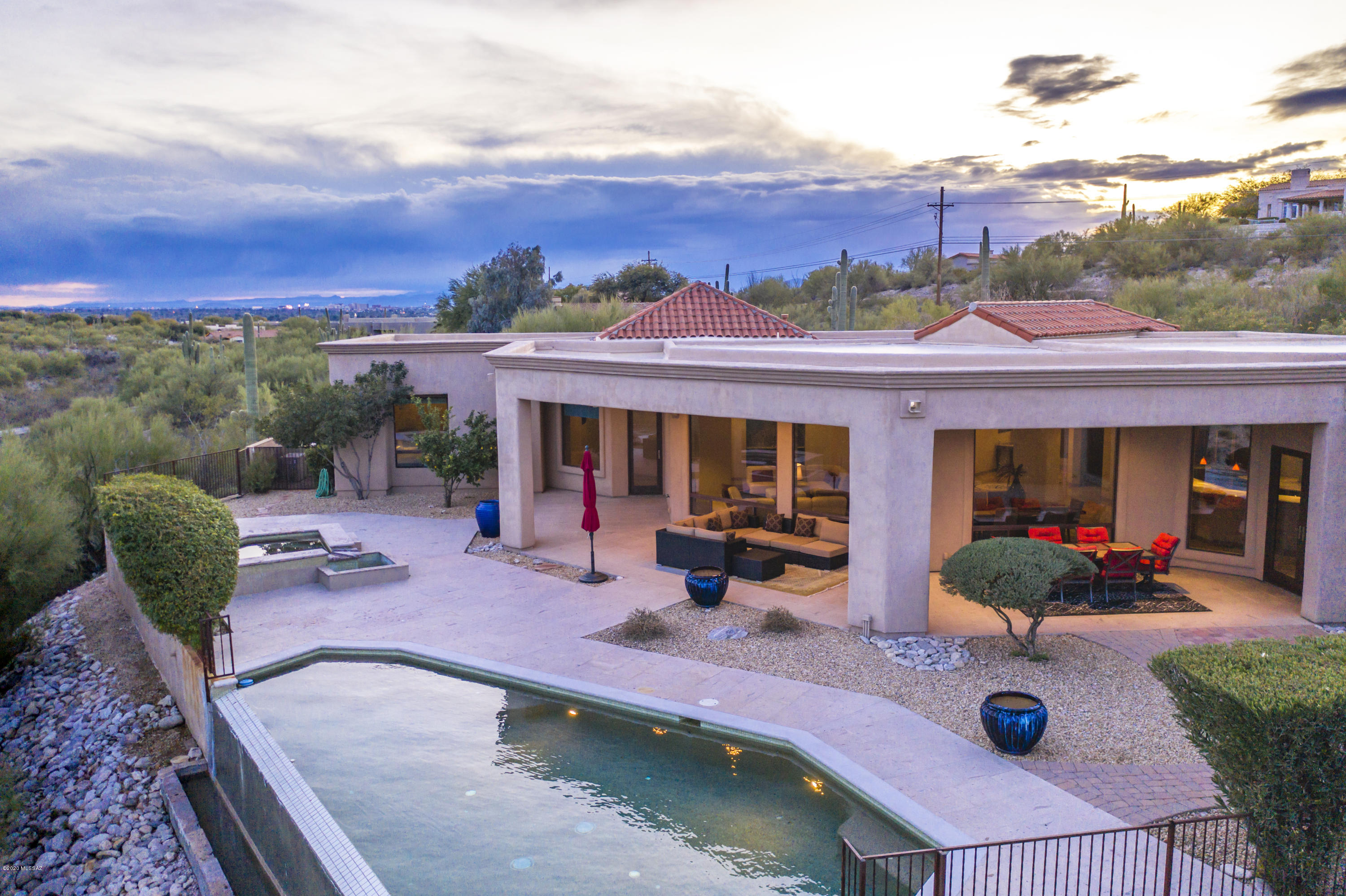 5070 N Hacienda Del Sol Road