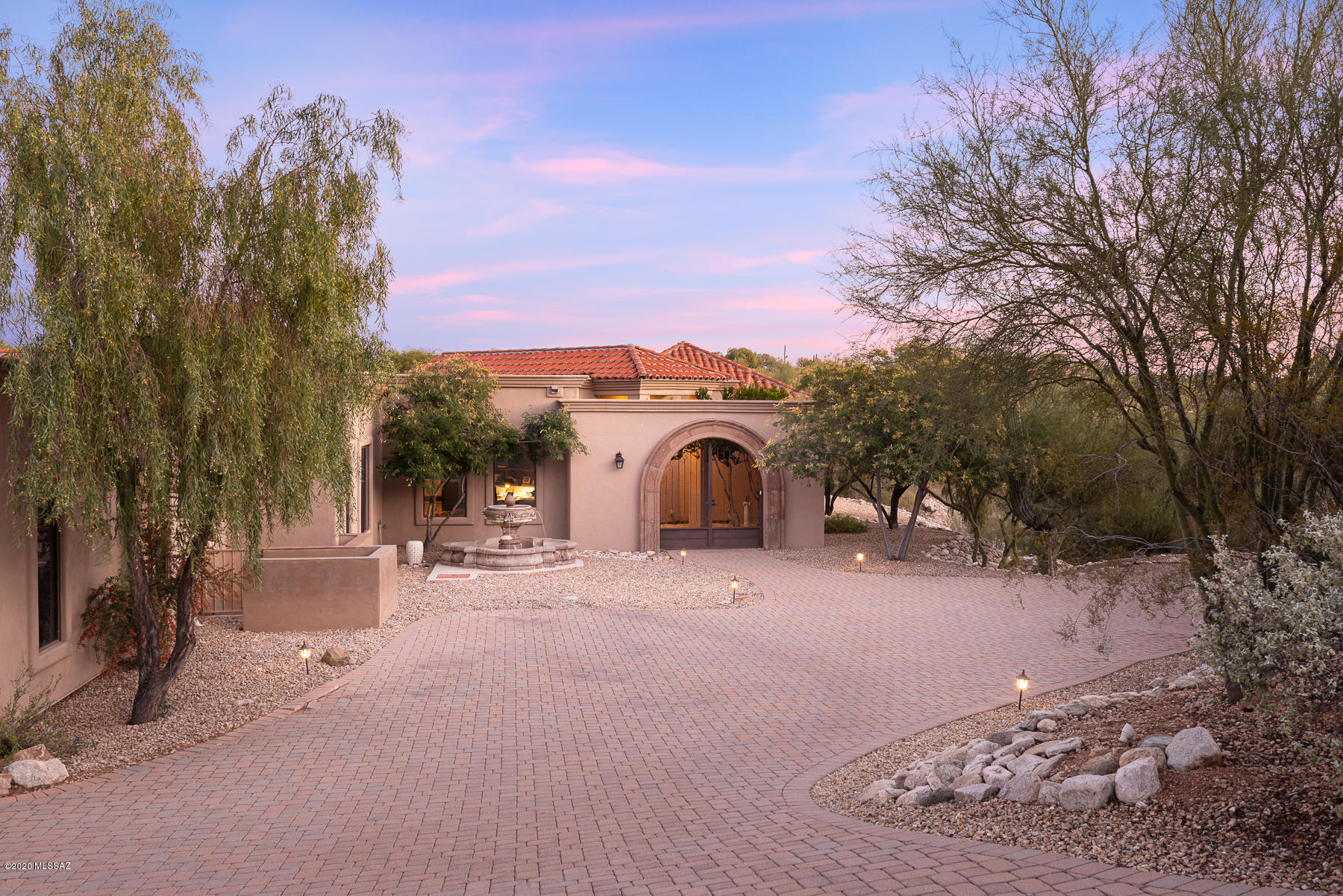 5070 N Hacienda Del Sol Road