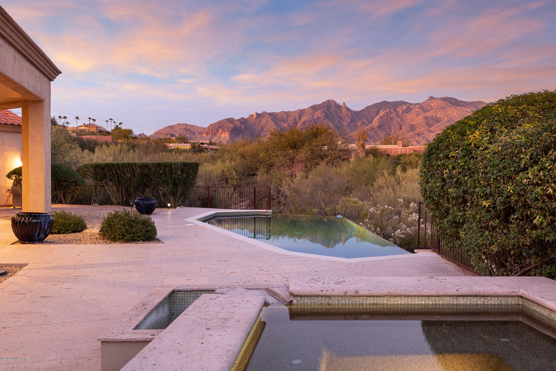 5070 N Hacienda Del Sol Road