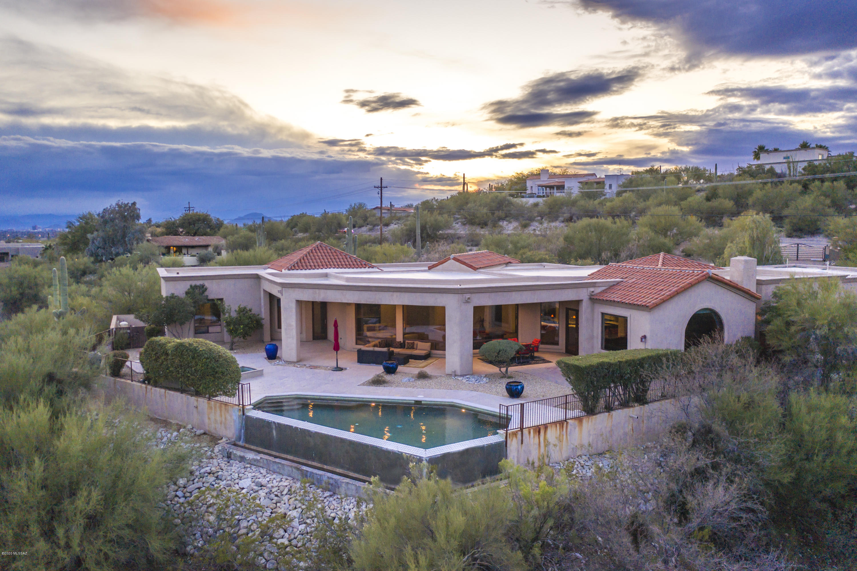 5070 N Hacienda Del Sol Road