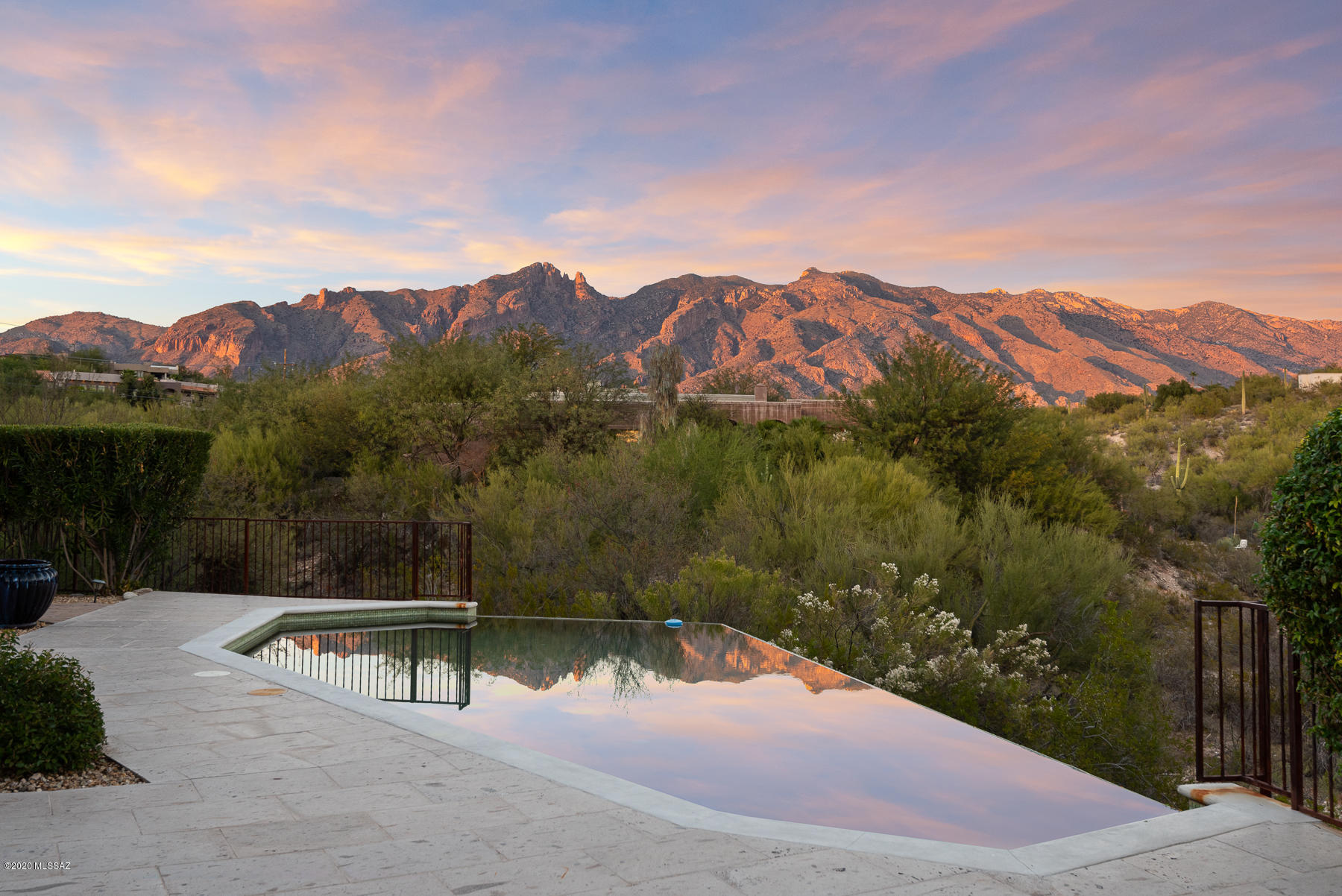 5070 N Hacienda Del Sol Road