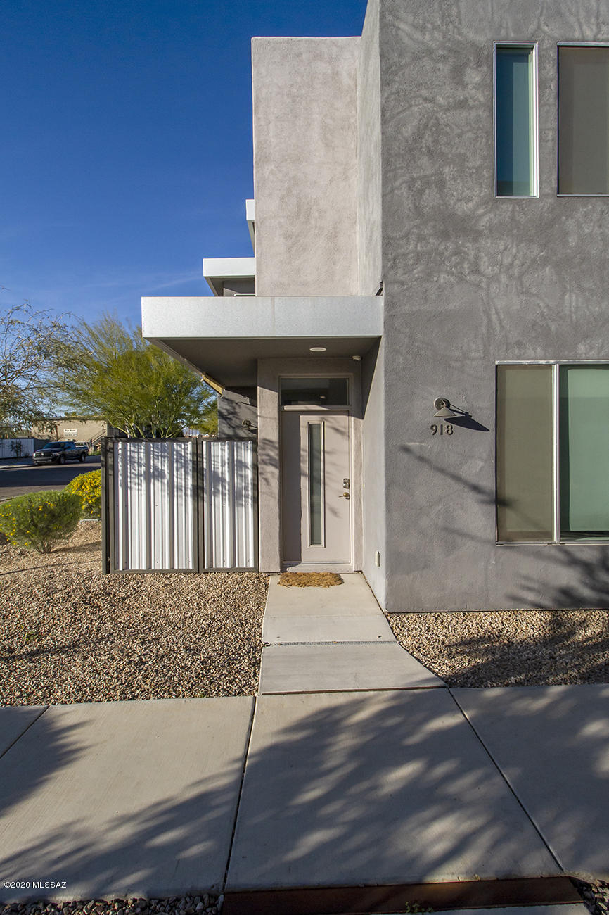 918 E Millenium Court