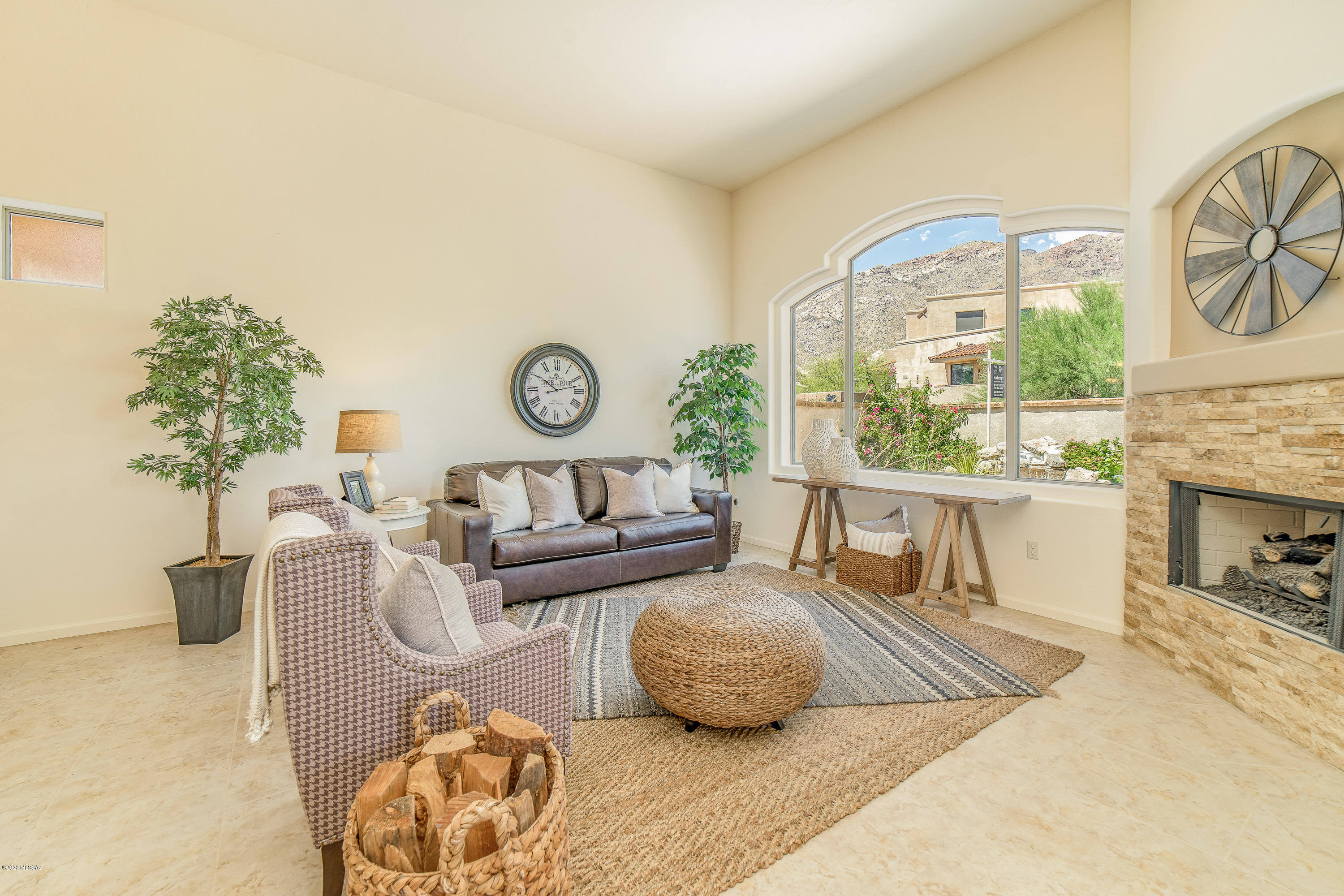 4744 E Mission Hill Drive