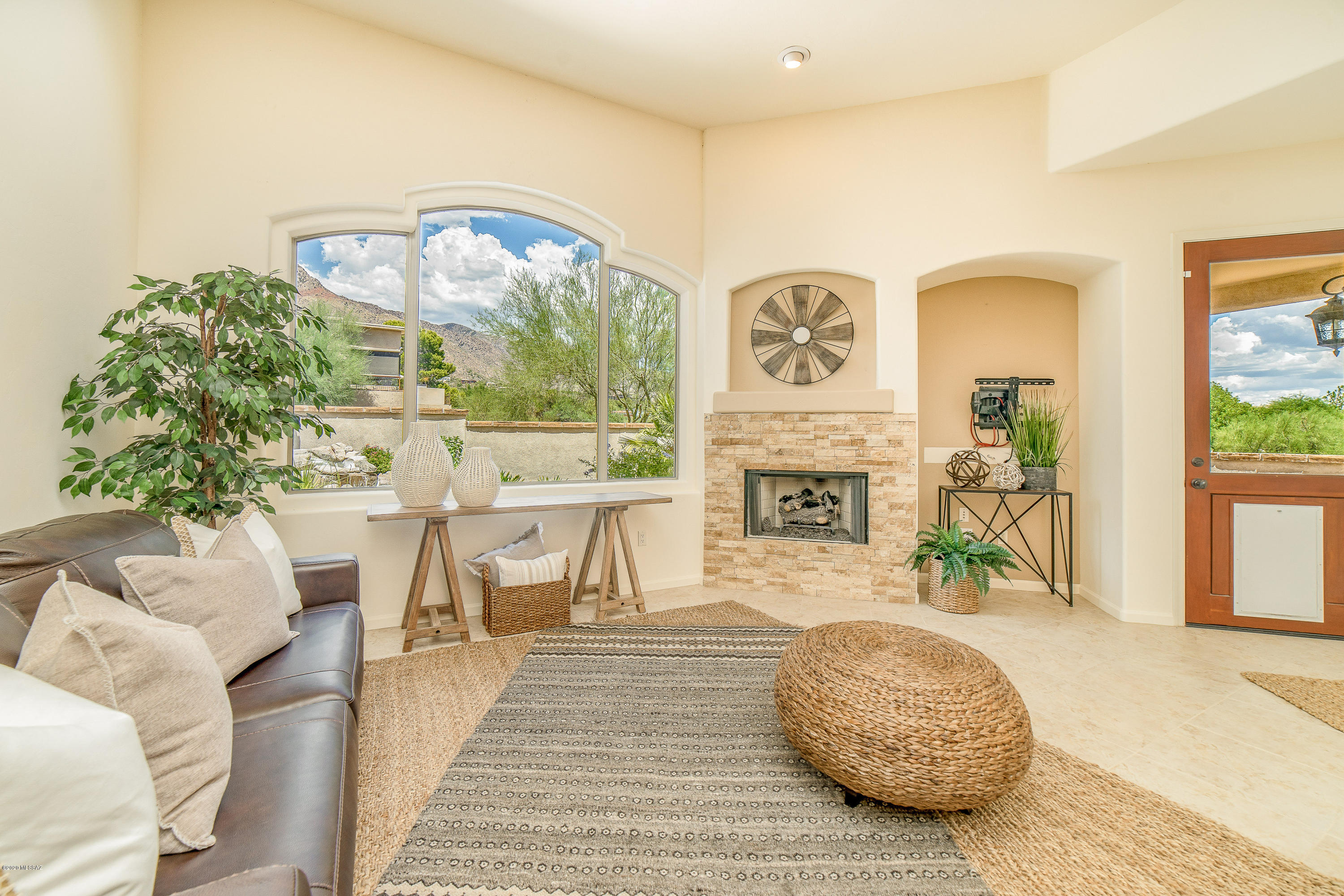 4744 E Mission Hill Drive