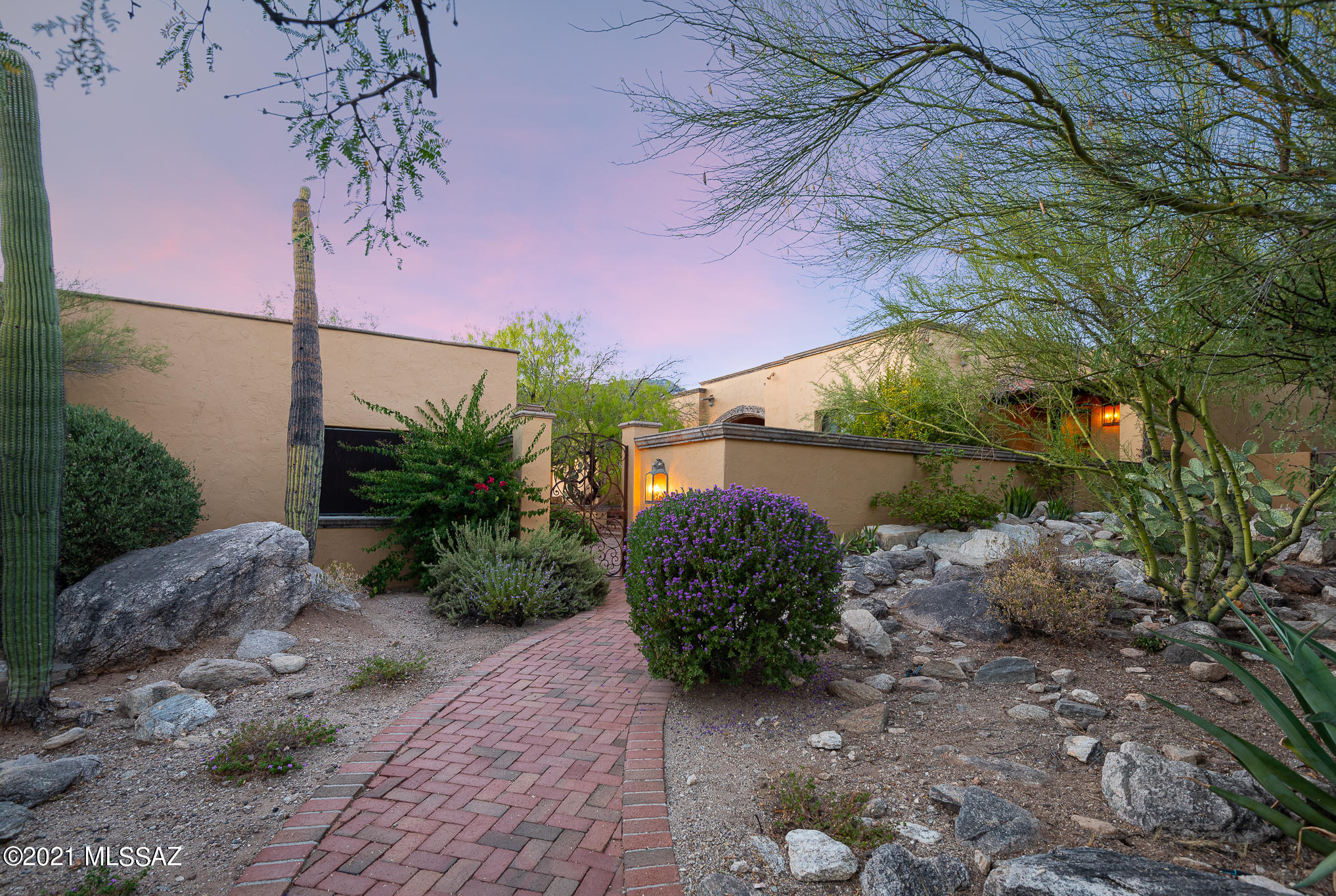 6311 N Canon Del Pajaro
