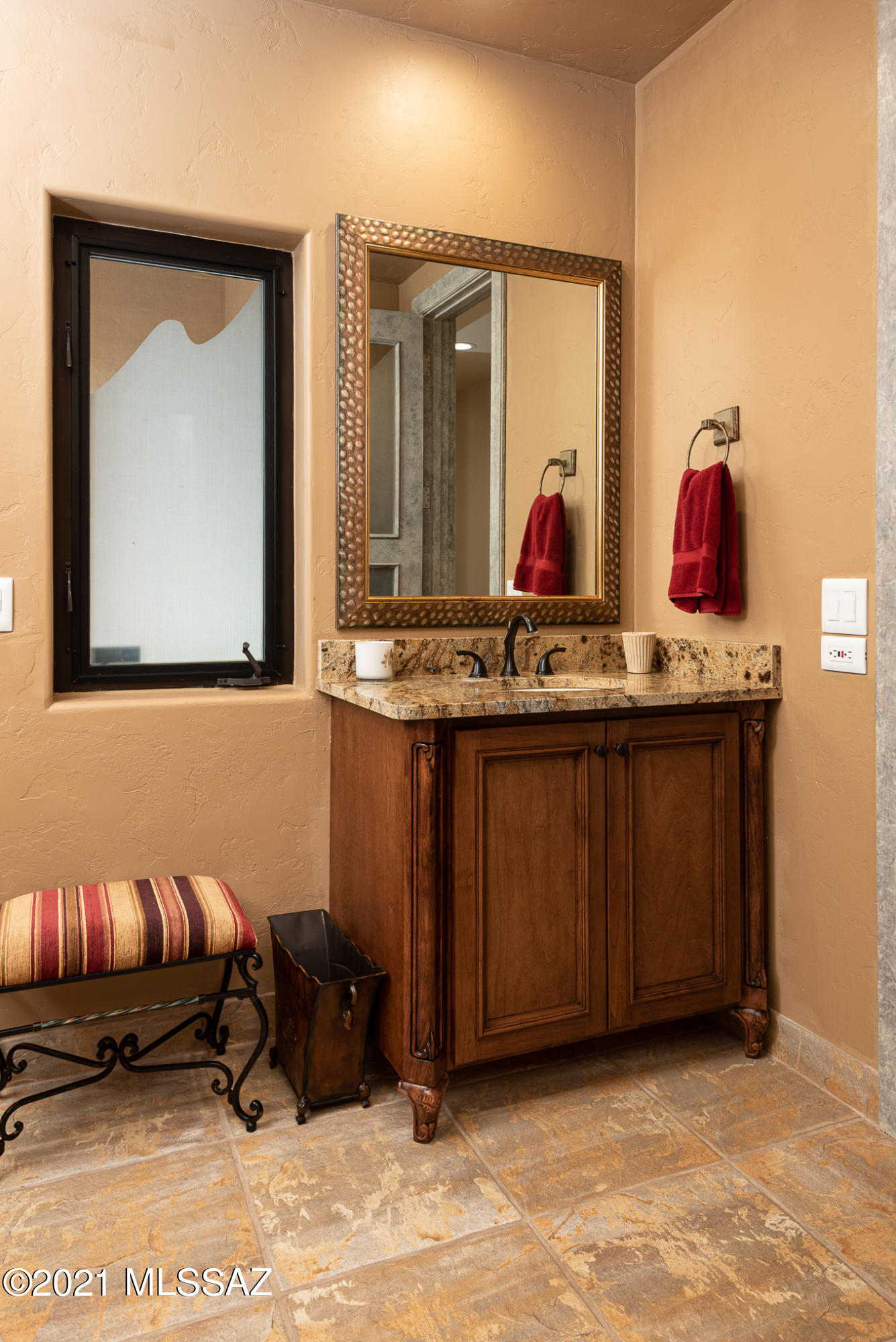 6311 N Canon Del Pajaro
