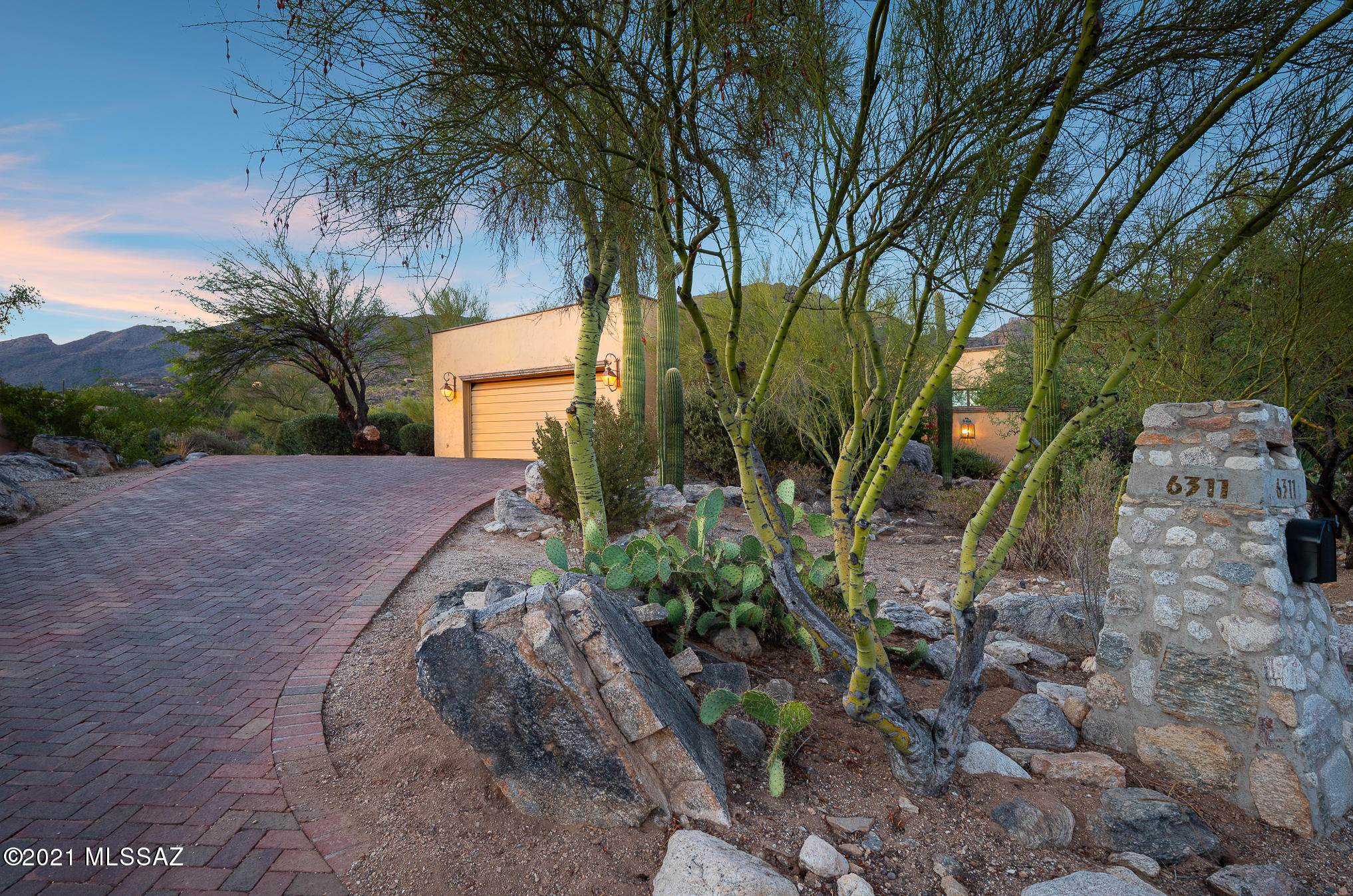 6311 N Canon Del Pajaro